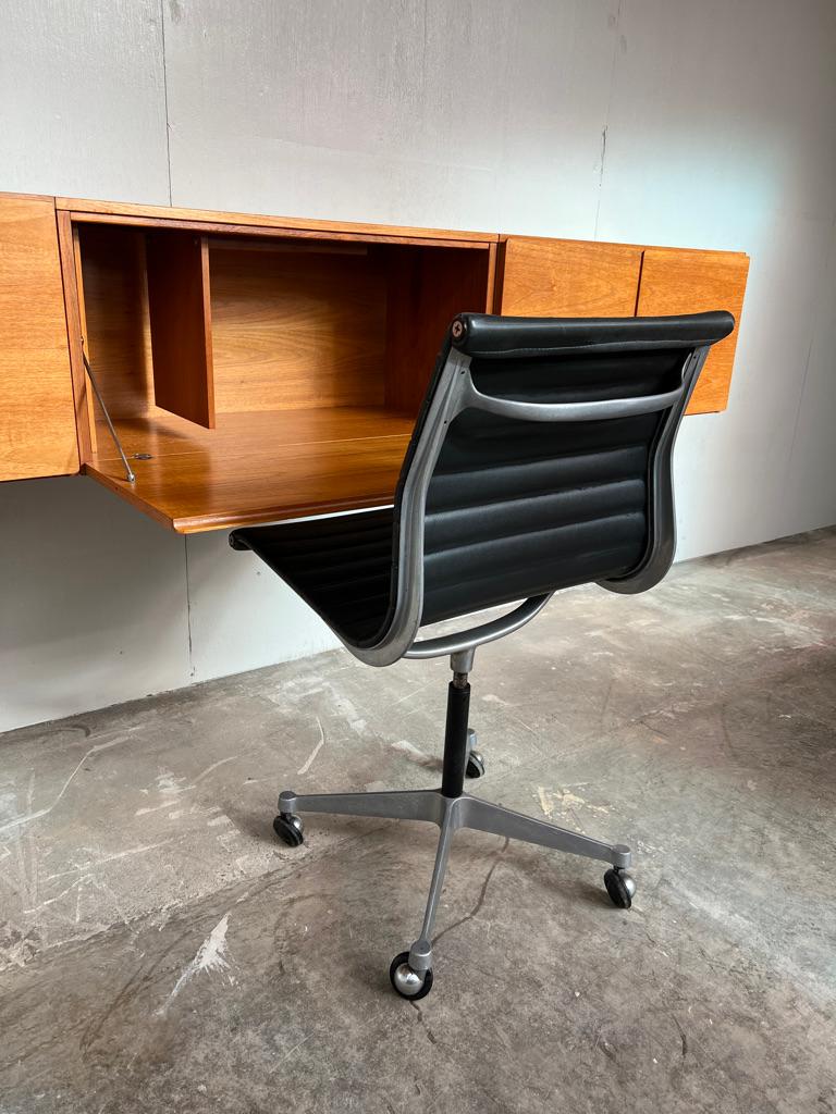 Exceptionnel buffet / crédence rétro en teck XL entièrement libre, de 1960 en vente 3