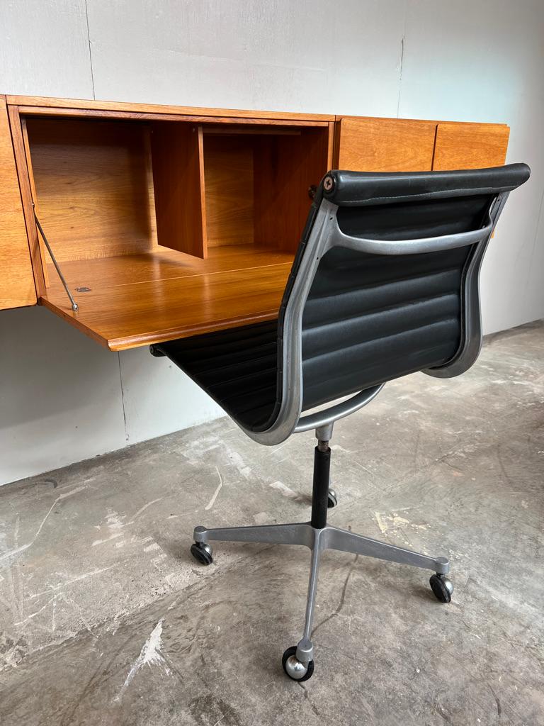 Exceptionnel buffet / crédence rétro en teck XL entièrement libre, de 1960 en vente 4