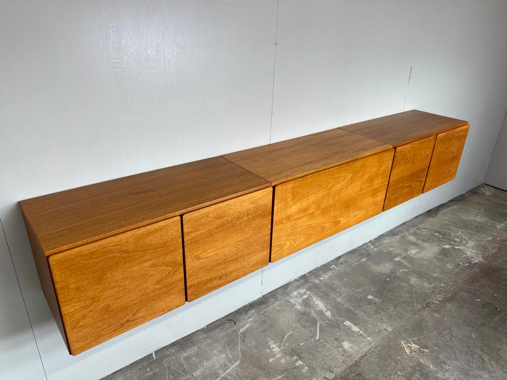 Mid-Century Modern Exceptionnel buffet / crédence rétro en teck XL entièrement libre, de 1960 en vente