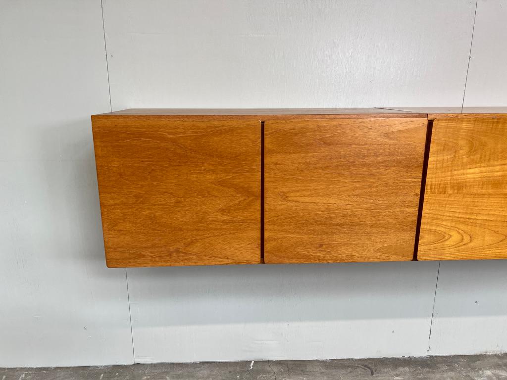 Britannique Exceptionnel buffet / crédence rétro en teck XL entièrement libre, de 1960 en vente