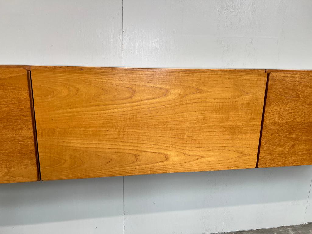 Exceptionnel buffet / crédence rétro en teck XL entièrement libre, de 1960 Bon état - En vente à Markington, GB