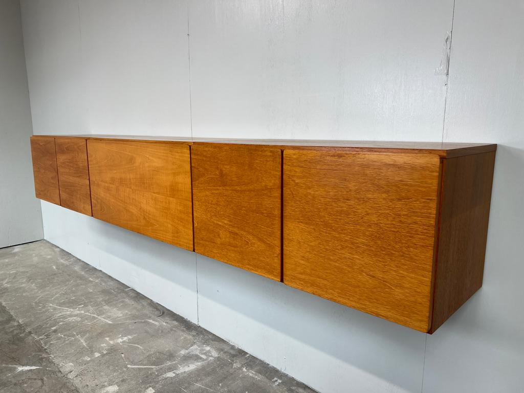 Teck Exceptionnel buffet / crédence rétro en teck XL entièrement libre, de 1960 en vente