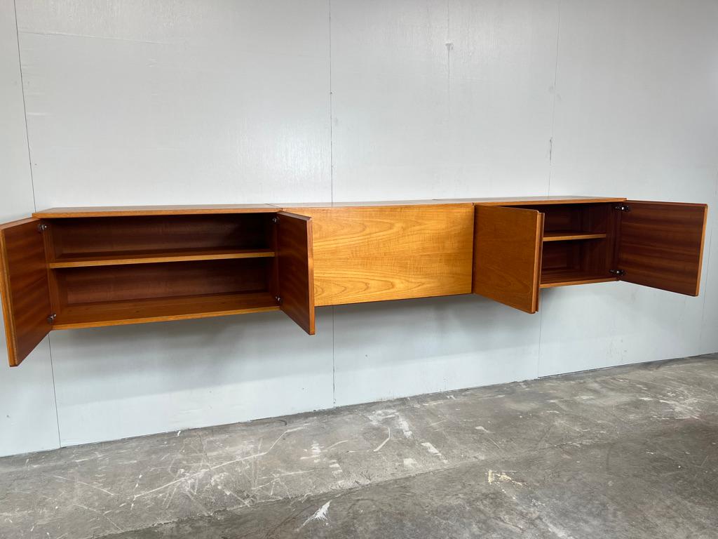 Exceptionnel buffet / crédence rétro en teck XL entièrement libre, de 1960 en vente 1