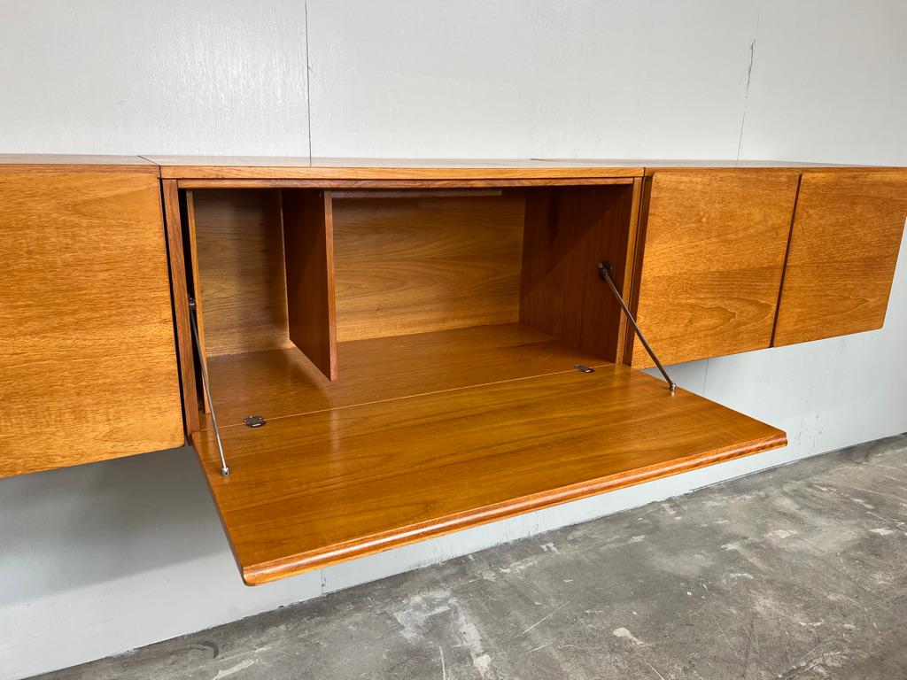 Exceptionnel buffet / crédence rétro en teck XL entièrement libre, de 1960 en vente 2