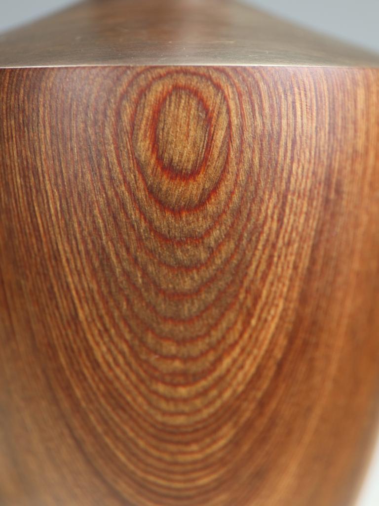 Exceptionnelle lampe de table en noyer tourné, Angleterre, milieu du XXe siècle en vente 10