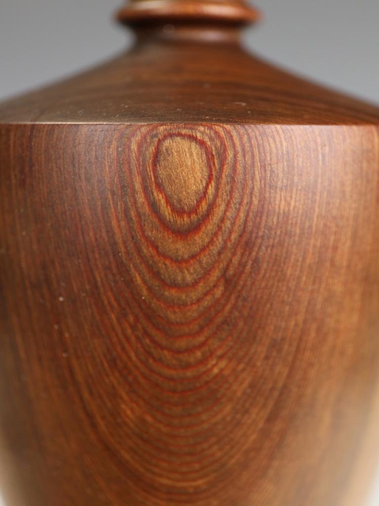 Exceptionnelle lampe de table en noyer tourné, Angleterre, milieu du XXe siècle en vente 1