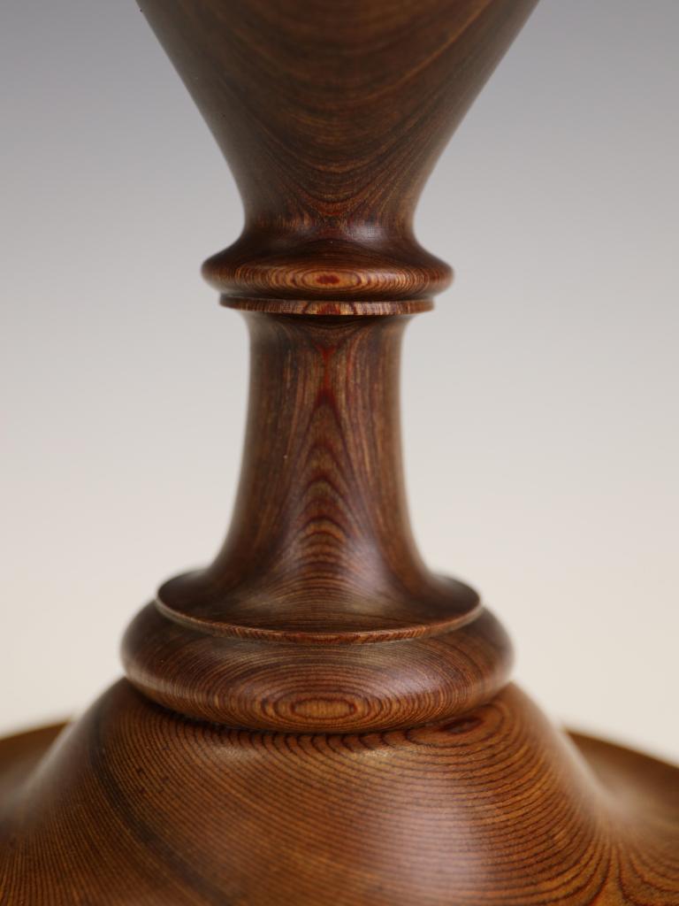 Exceptionnelle lampe de table en noyer tourné, Angleterre, milieu du XXe siècle en vente 2