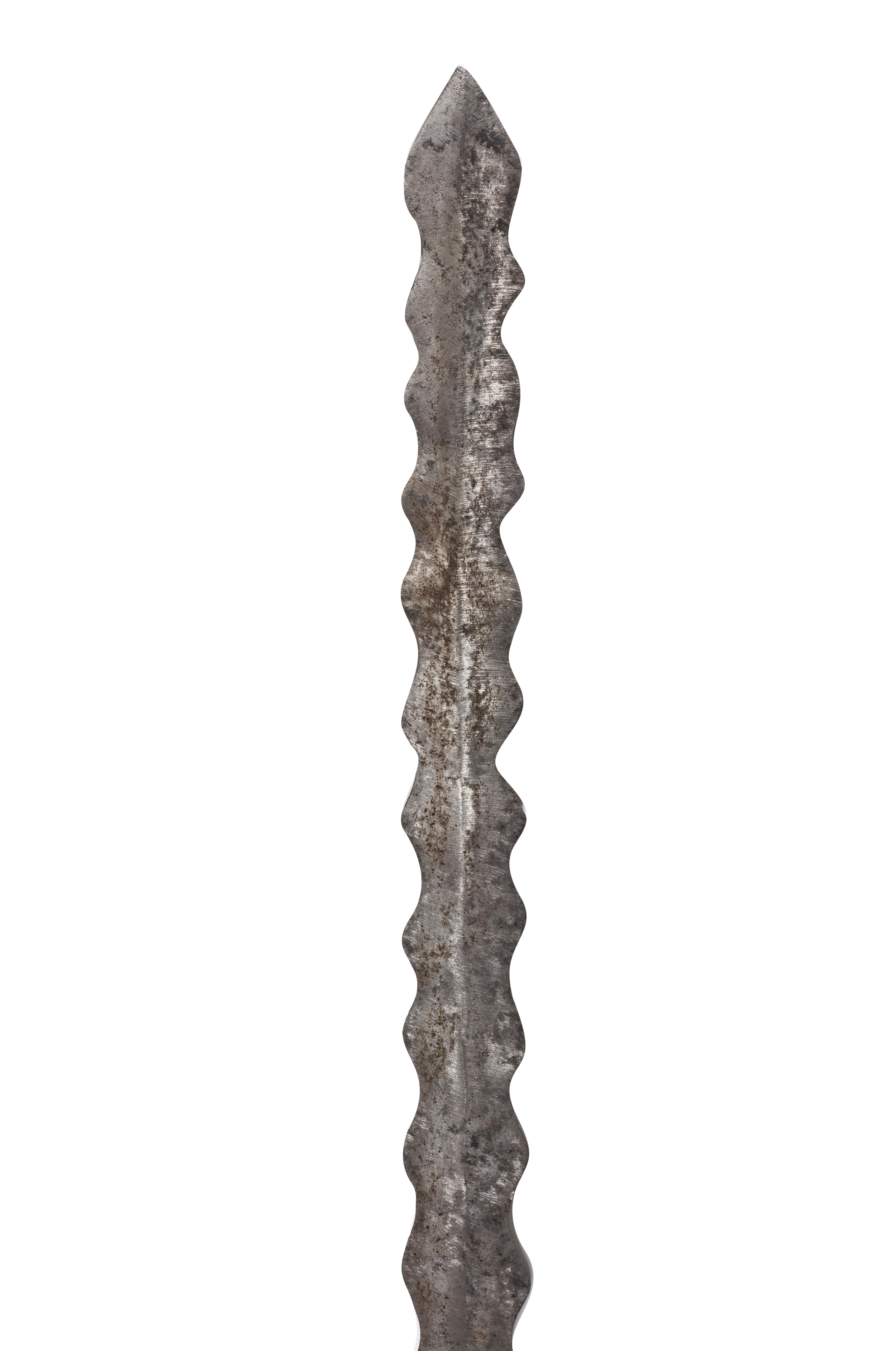 16th century period.
Long blade with two thorns in half-moon then flaming.
The large guard is with two branches and quillons bent towards the point and provided with large wrought iron rings encircling two fleur-de-lis (Munich), and profusely