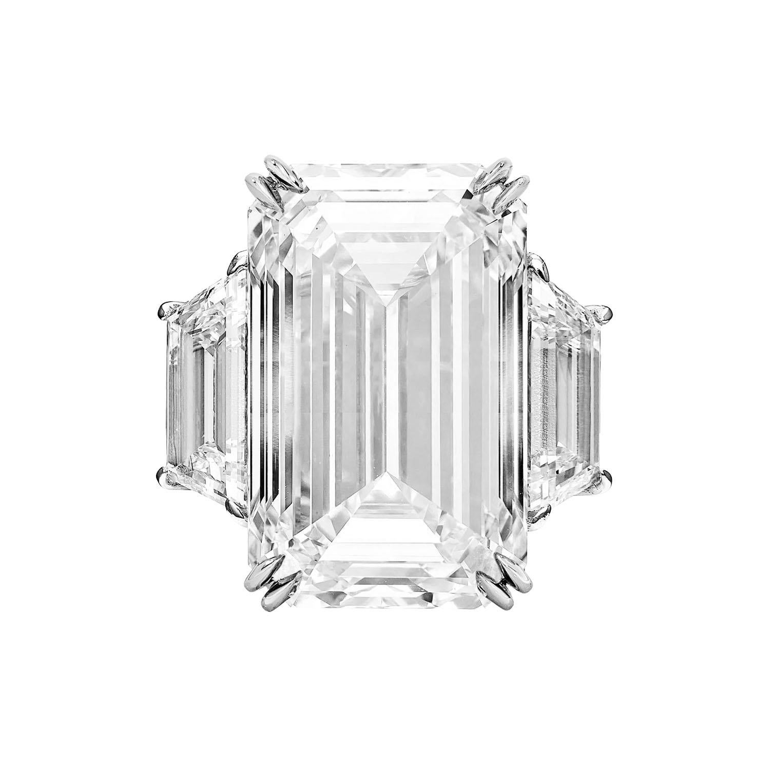 Exceptional Type 2A GIA Certified 18 Carat Emerald Cut Diamond Ring In New Condition For Sale In Rome, IT