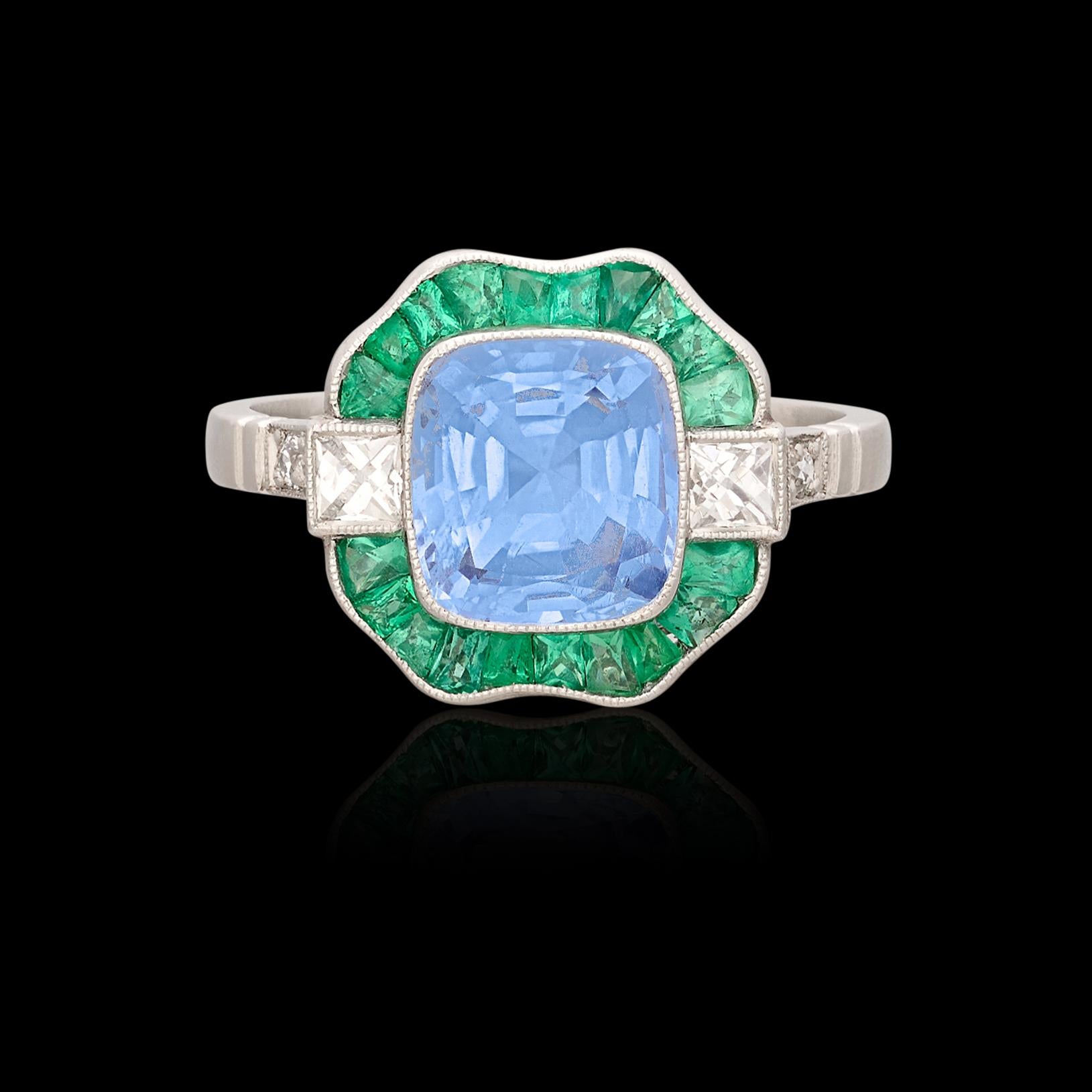 Außergewöhnlicher Ring mit unerhitztem Saphir, Smaragd und Diamant (Kissenschliff) im Angebot