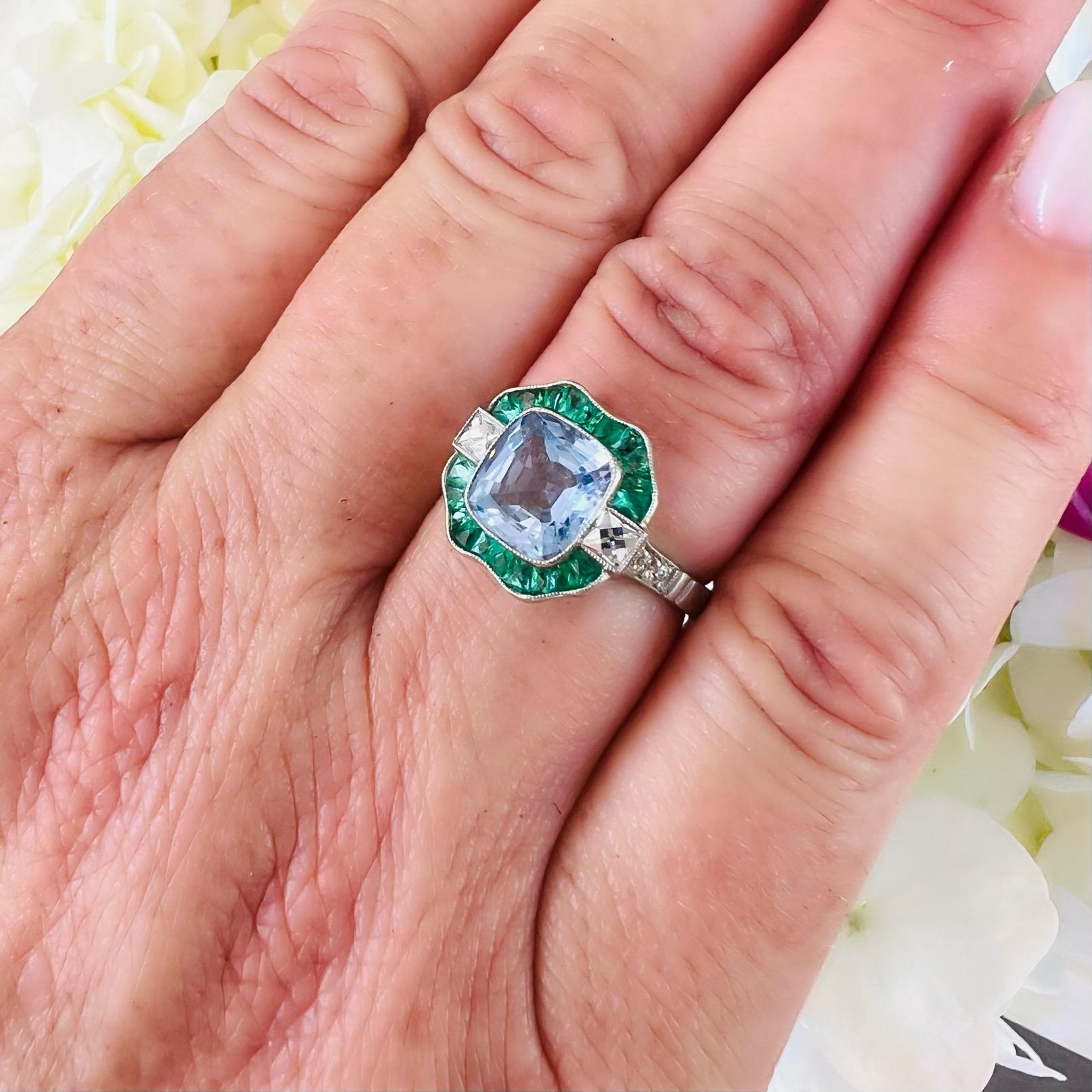 Außergewöhnlicher Ring mit unerhitztem Saphir, Smaragd und Diamant im Zustand „Hervorragend“ im Angebot in San Francisco, CA