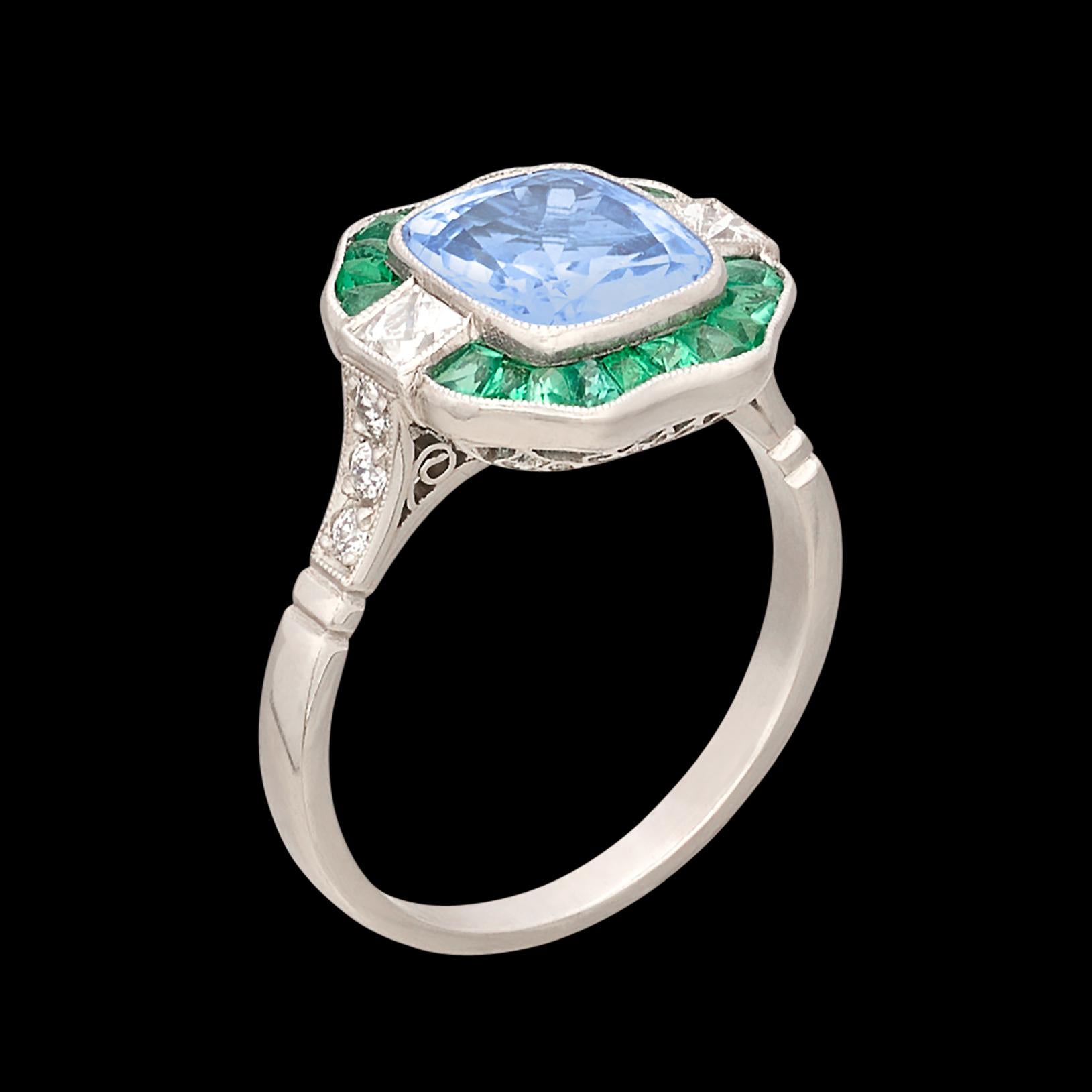 Außergewöhnlicher Ring mit unerhitztem Saphir, Smaragd und Diamant Damen im Angebot