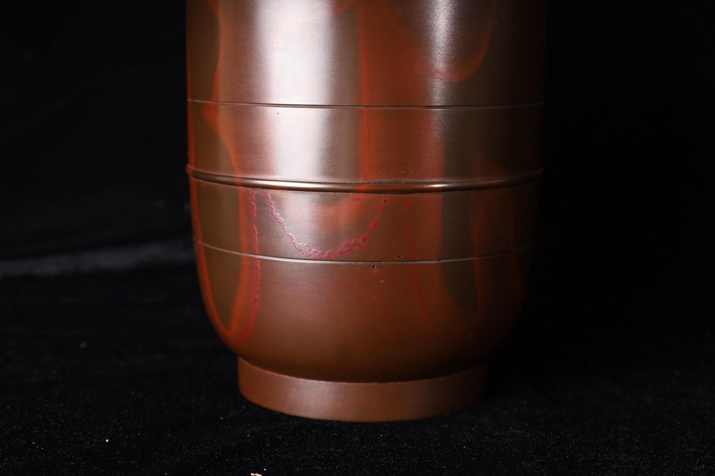 Eccezionale vaso in bronzo vermiglio di Hasuda Shūgorō, un maestro del Ja del XX secolo in vendita 10
