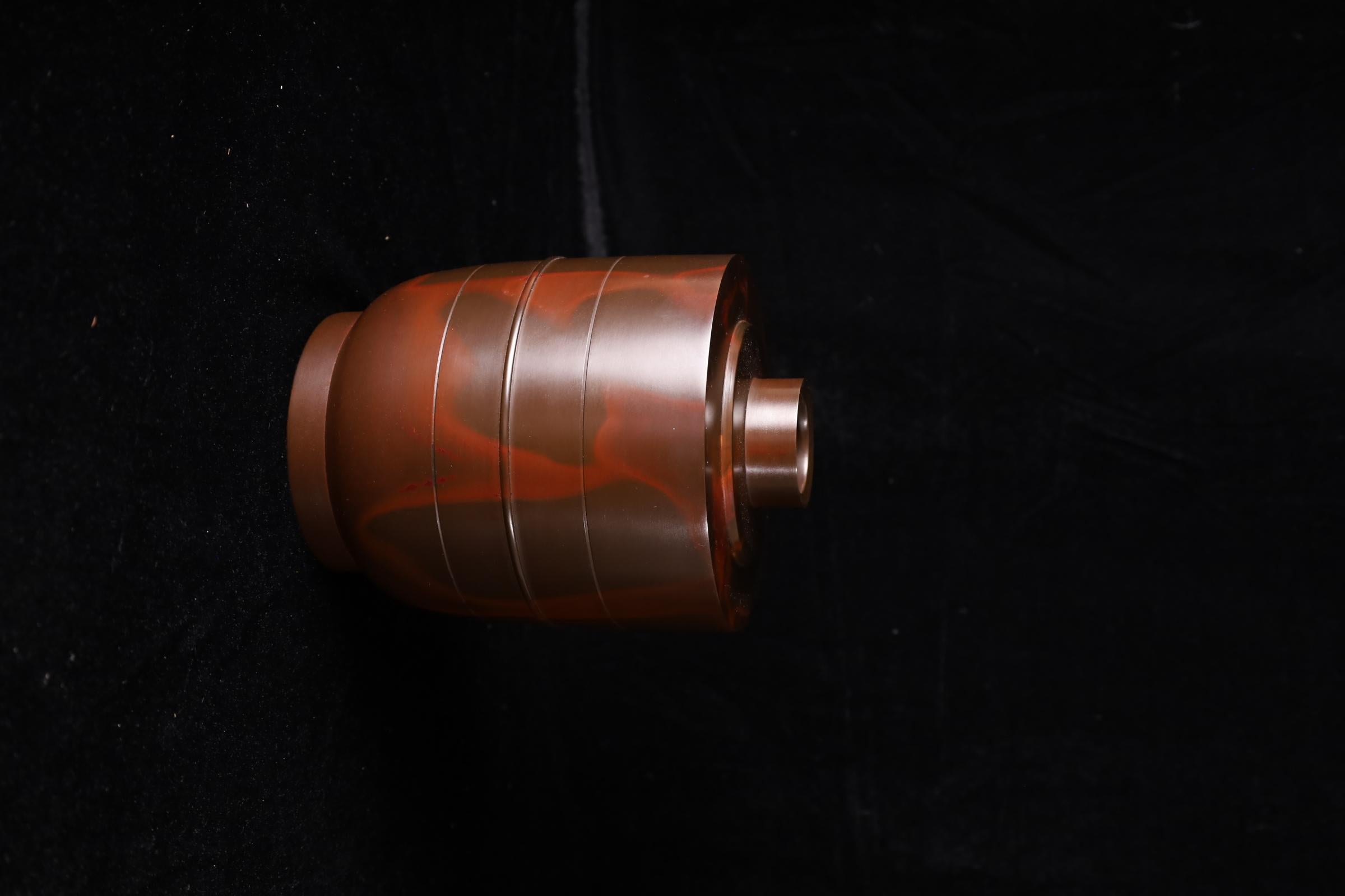 Bronzo Eccezionale vaso in bronzo vermiglio di Hasuda Shūgorō, un maestro del Ja del XX secolo in vendita