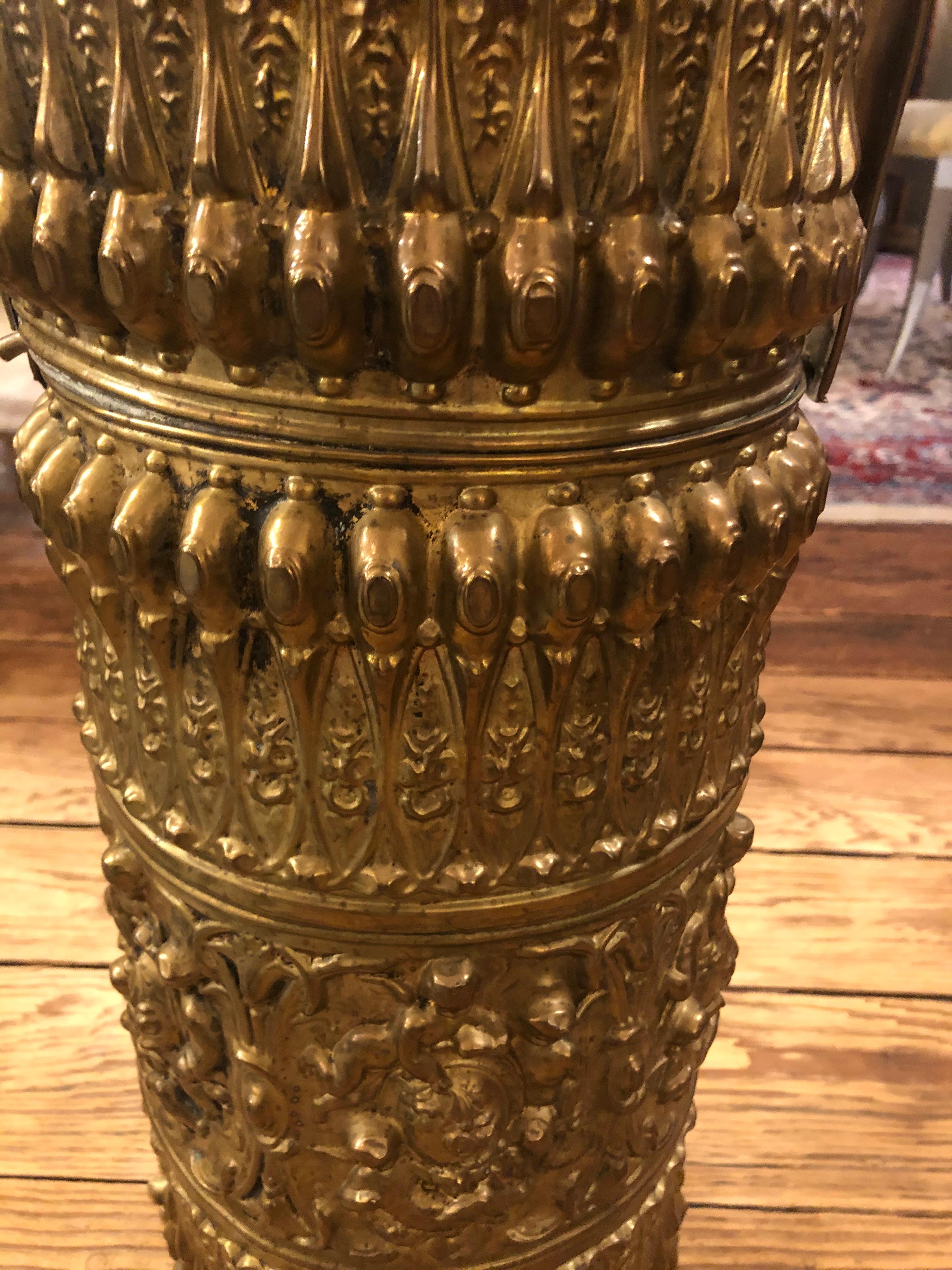 Exceptional Very Detailed Antique Brass Coal Scuttle In Good Condition For Sale In Hopewell, NJ