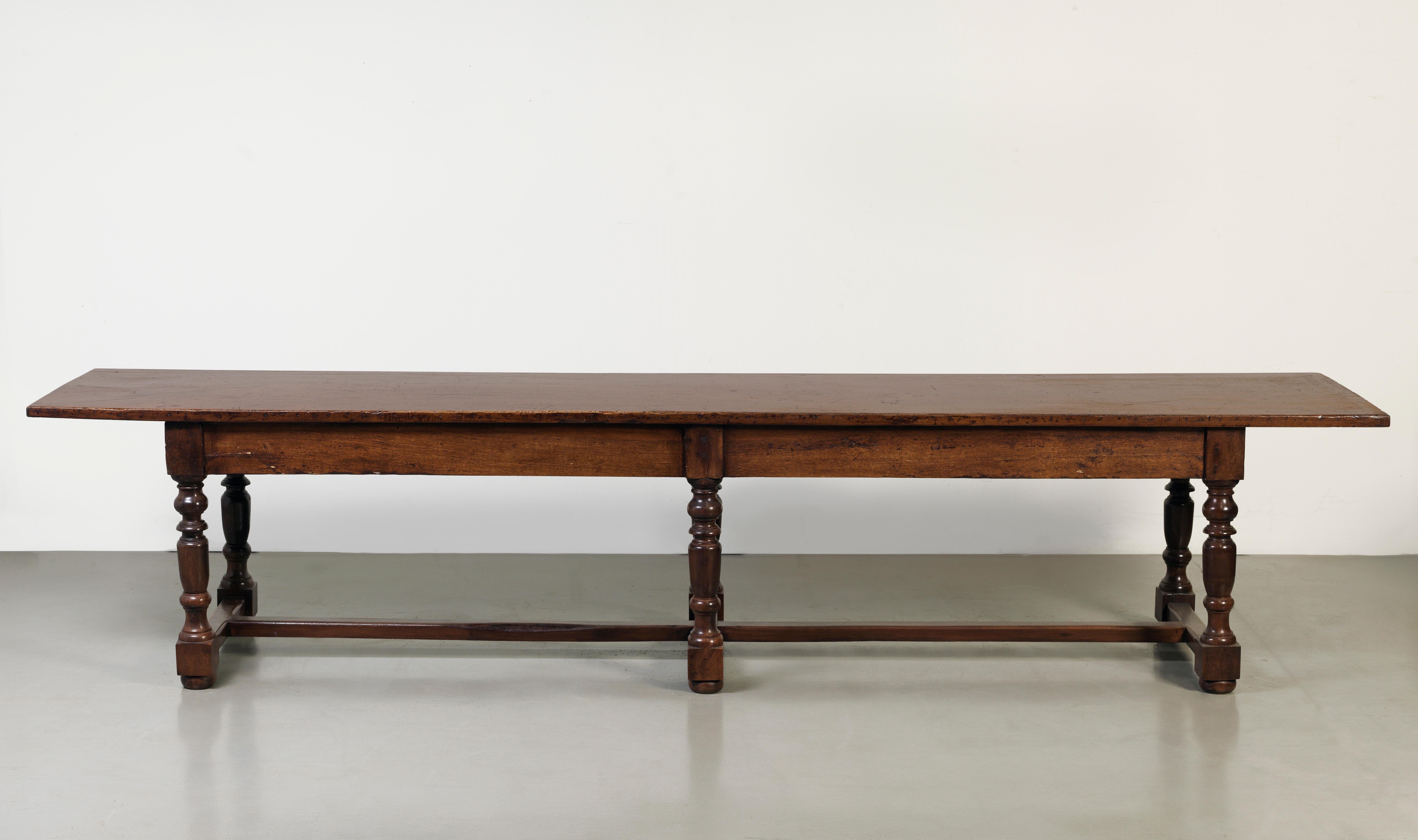 Exceptional Very Large Italian 17th Century Minimal Convent Table In Good Condition In Jesteburg, DE