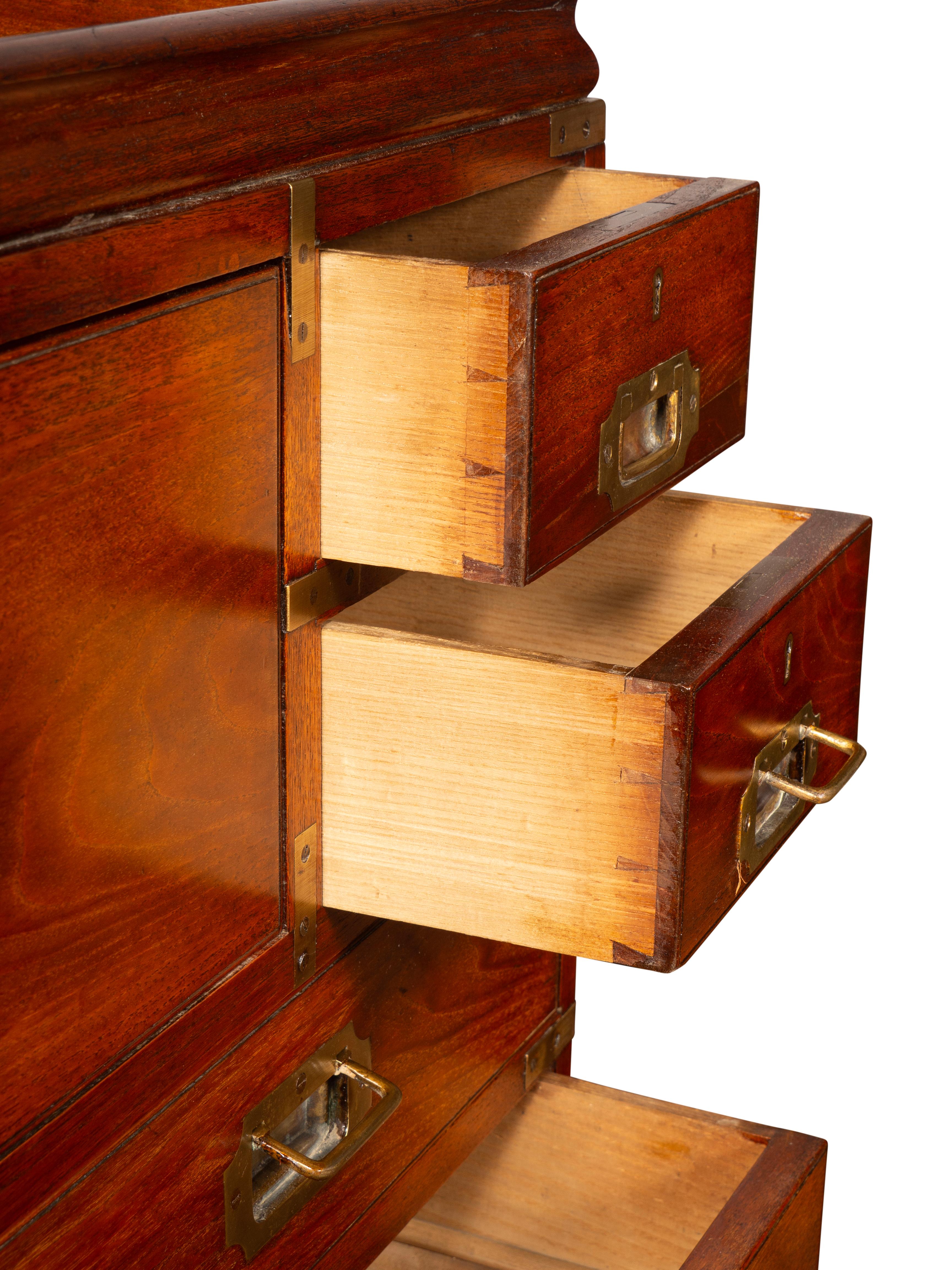 Eccezionale cassapanca vittoriana in teak Campaigner in vendita 4