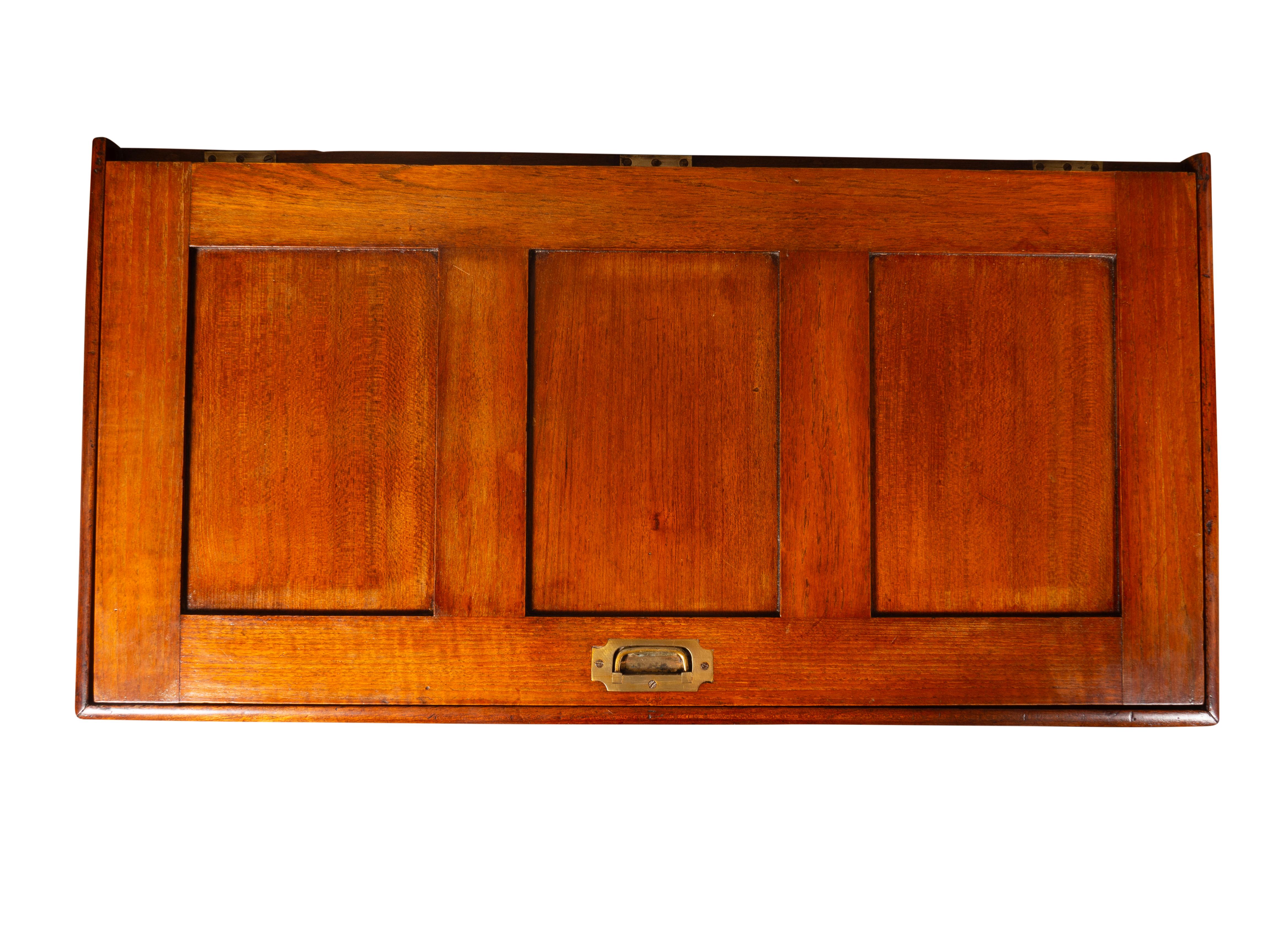 Eccezionale cassapanca vittoriana in teak Campaigner in vendita 10