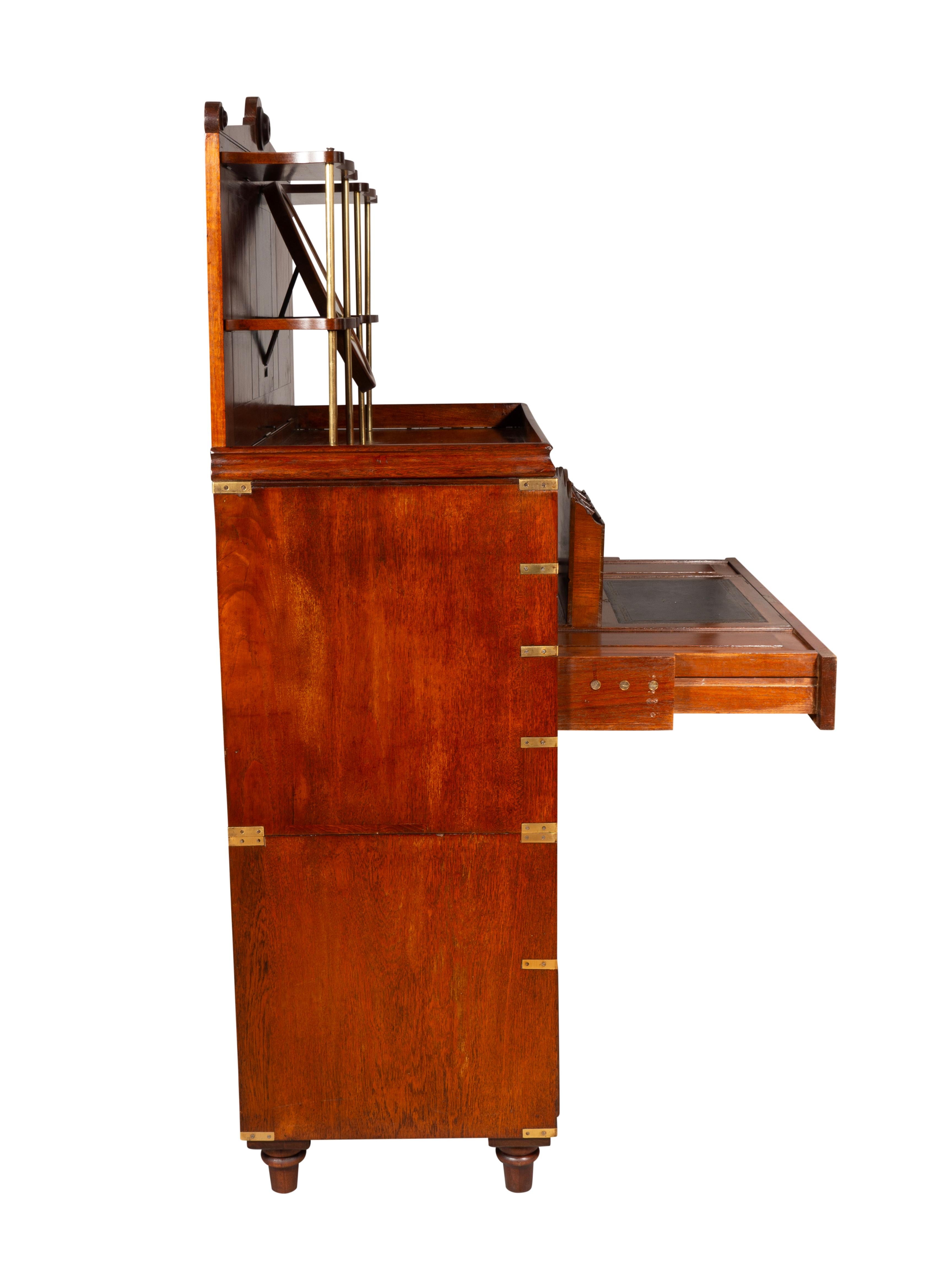 Inglese Eccezionale cassapanca vittoriana in teak Campaigner in vendita
