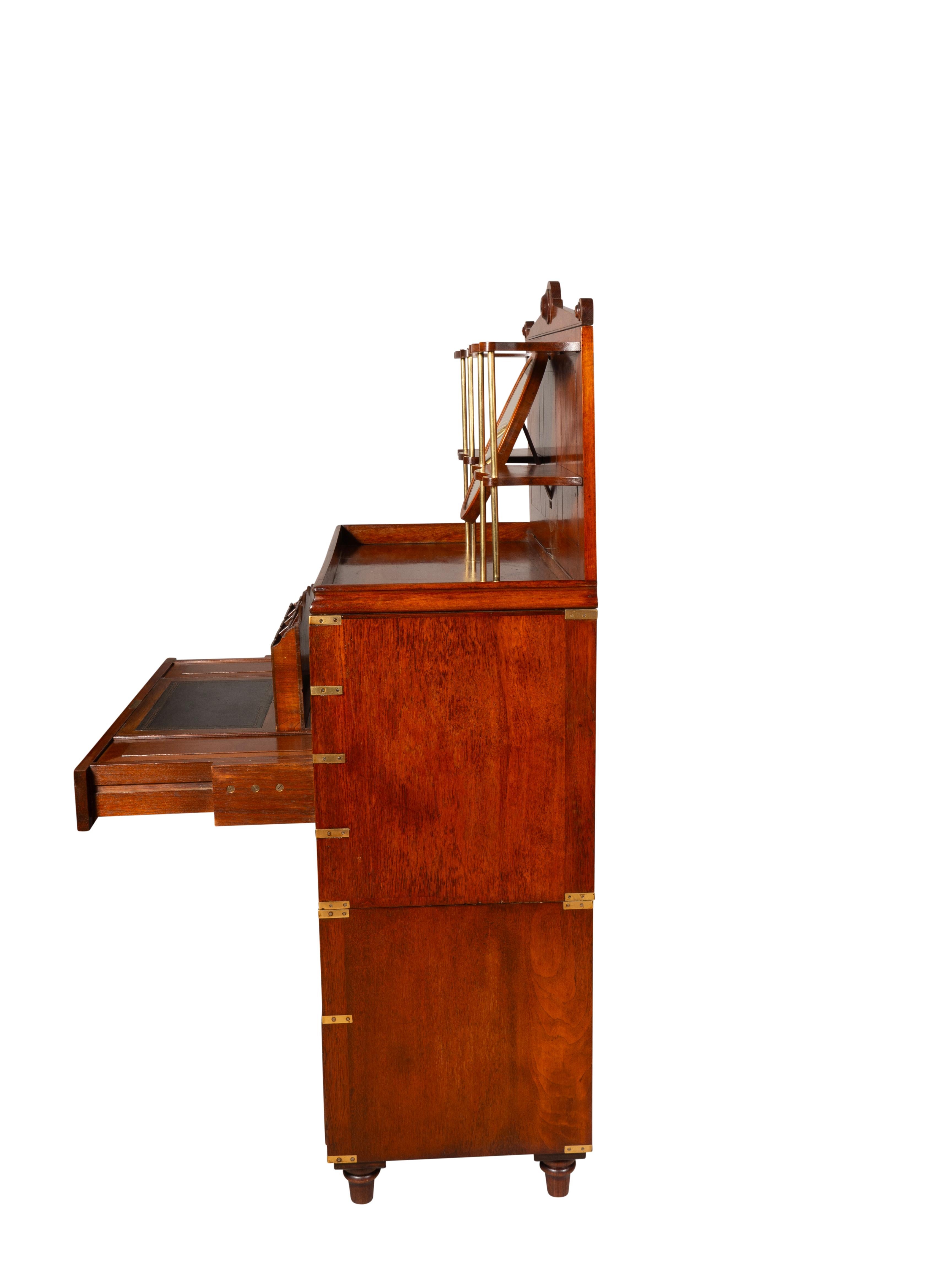 Metà XIX secolo Eccezionale cassapanca vittoriana in teak Campaigner in vendita
