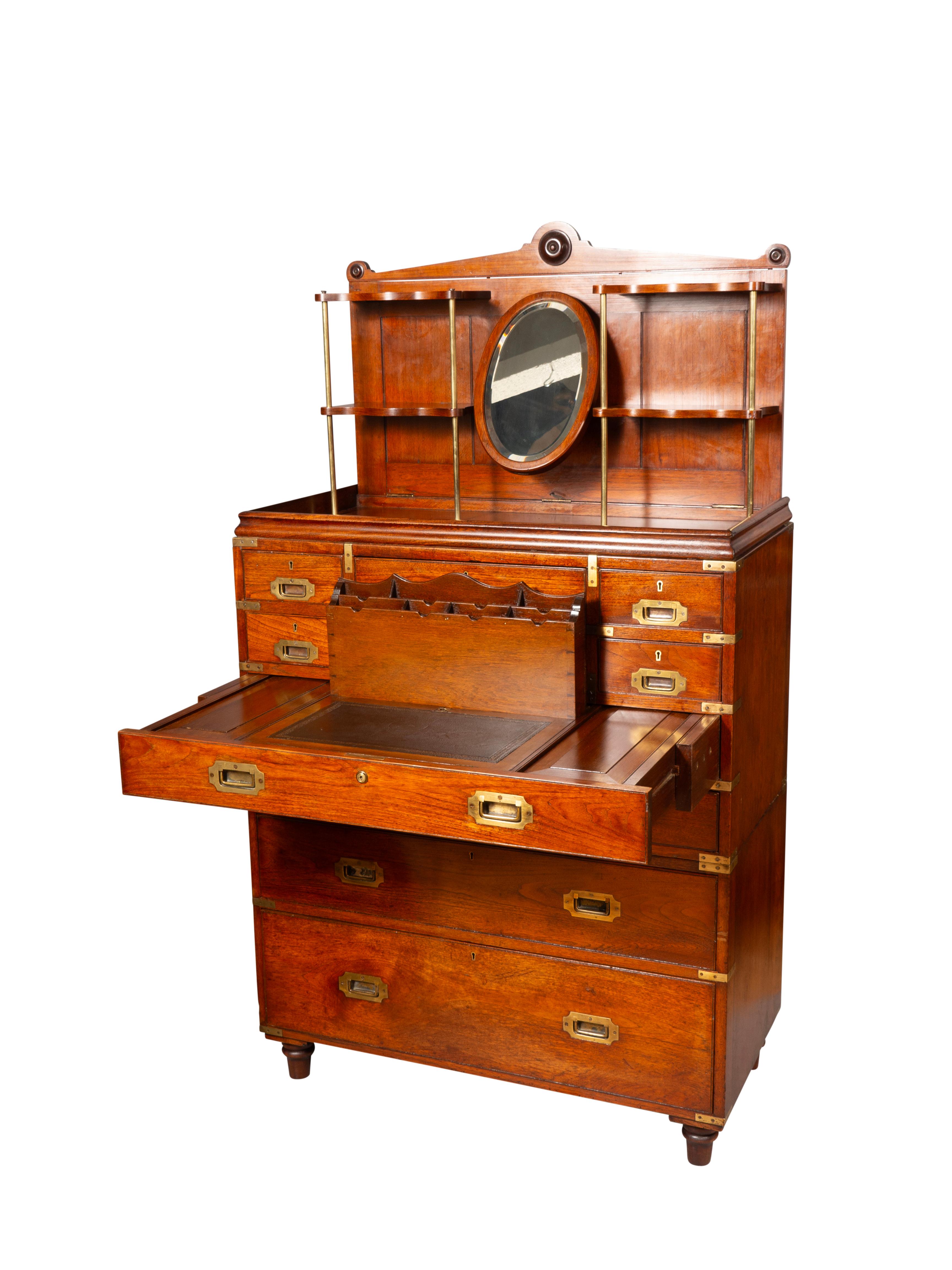 Ottone Eccezionale cassapanca vittoriana in teak Campaigner in vendita