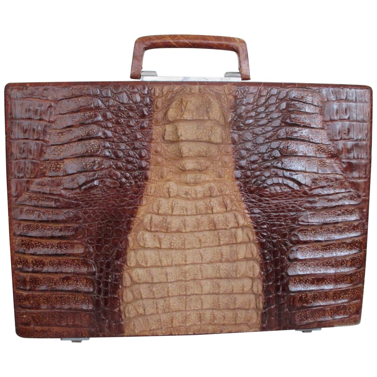 Exceptionnel porte-documents vintage en crocodile marron en vente