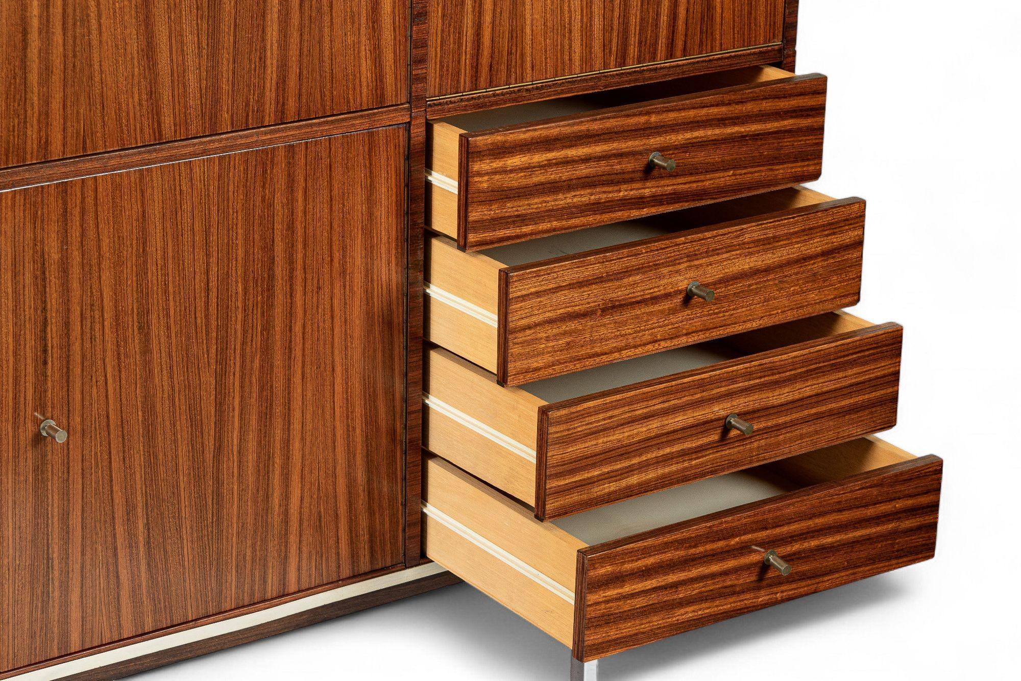 Metallo Eccezionale mobile da parete in teak francese della metà del secolo scorso in vendita