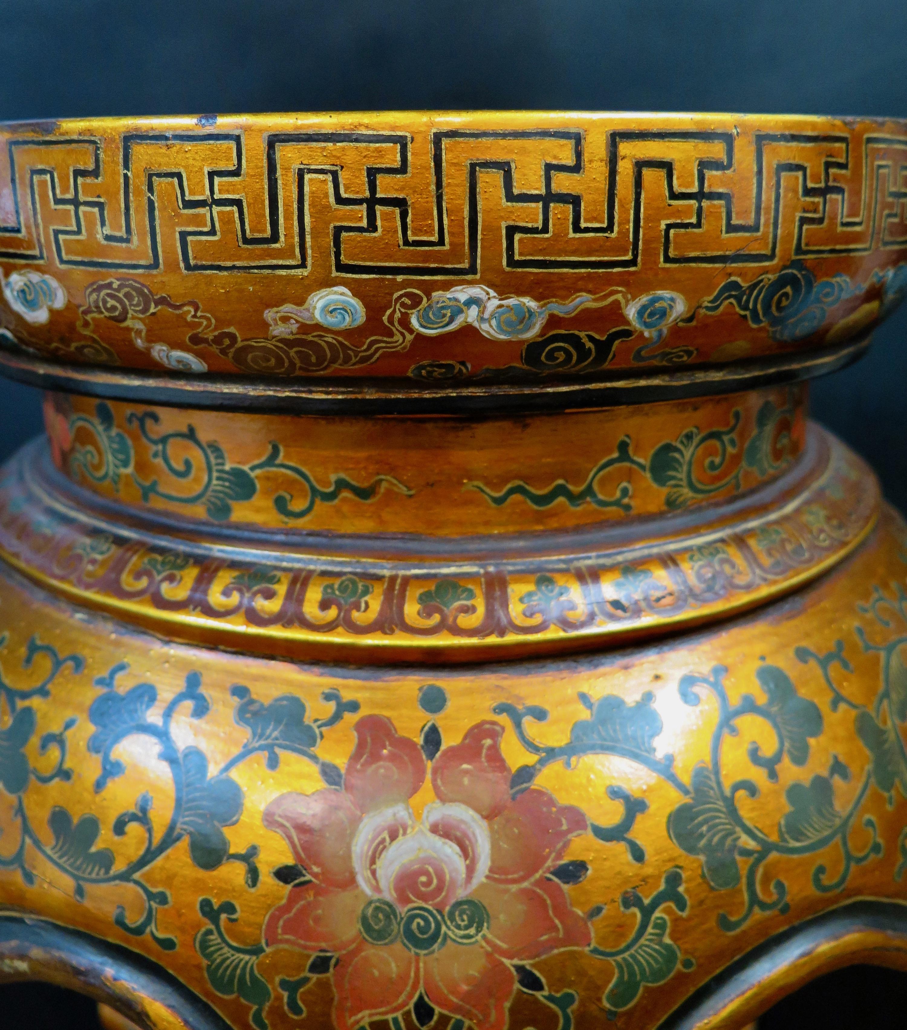 Exceptional Vintage Painted Chinese Pedestal In Good Condition In Bronx, NY