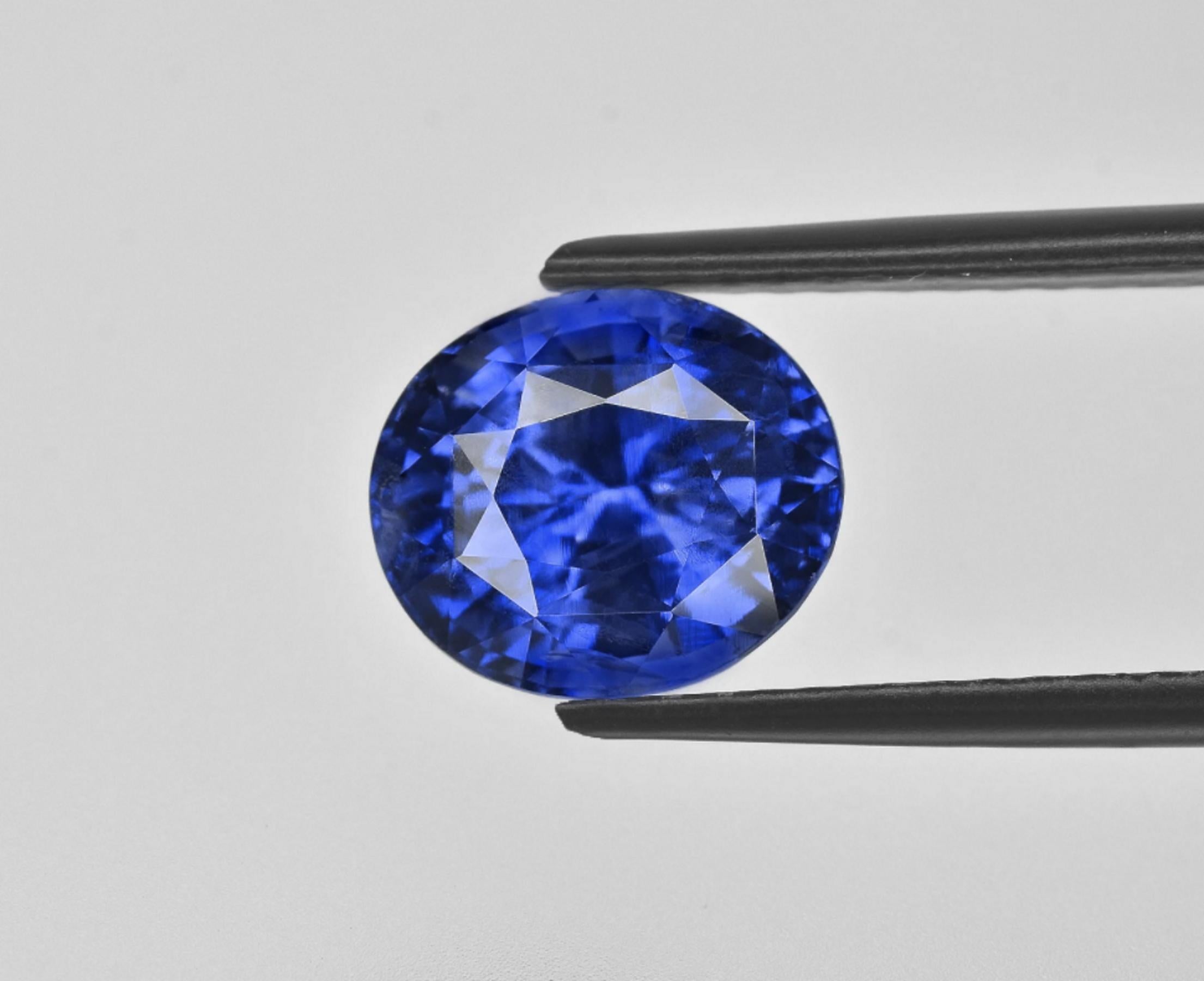EXCEPTIONAL VIVID BLUE ROYAL BLUE GRS GIA Certified 5.30 Carat Blue Sapphire Ring.

The ring is 100% customazible and resizable

the main stone is very special being described as 