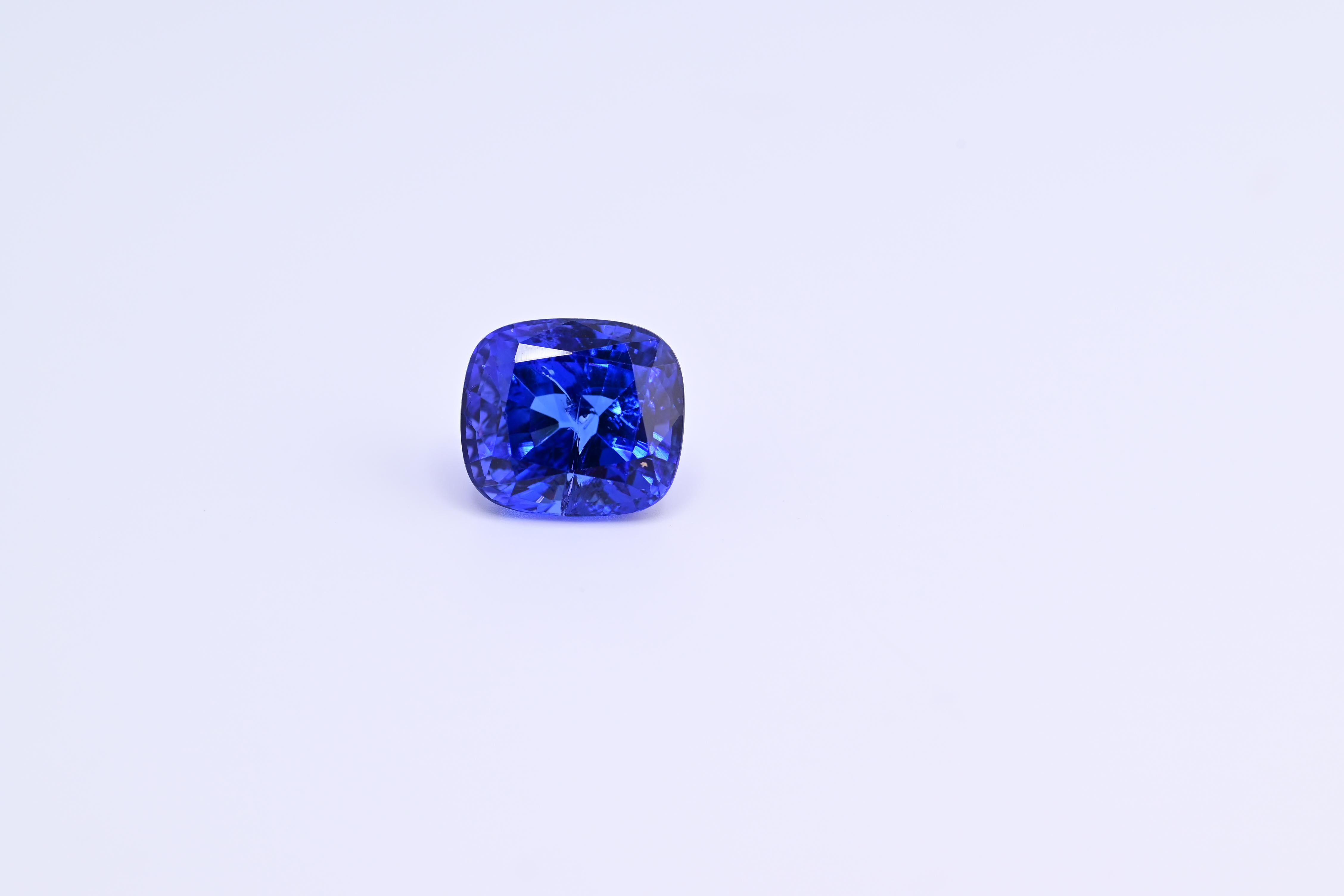 GIA REPORT NUMBER: 6234199403


This exceptional loose tanzanite stone, weighing 11.01 carats, has been certified by the Gemological Institute of America (GIA) for its authenticity. With its beautiful vivid hue, this gemstone is sure to add a touch