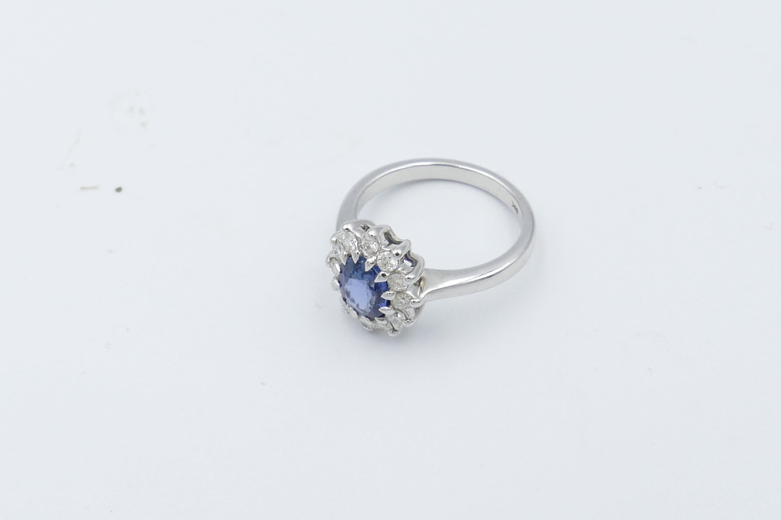 Exceptional White Gold Sapphire and Diamond Engagement or Dress Ring In New Condition For Sale In Splitter's Creek, NSW