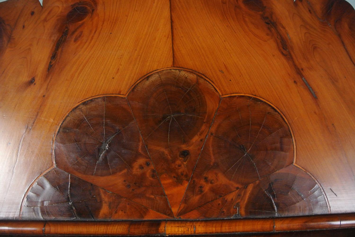 Exceptional William And Mary Yew Wood Oyster Mirror C. 1690 For Sale 3