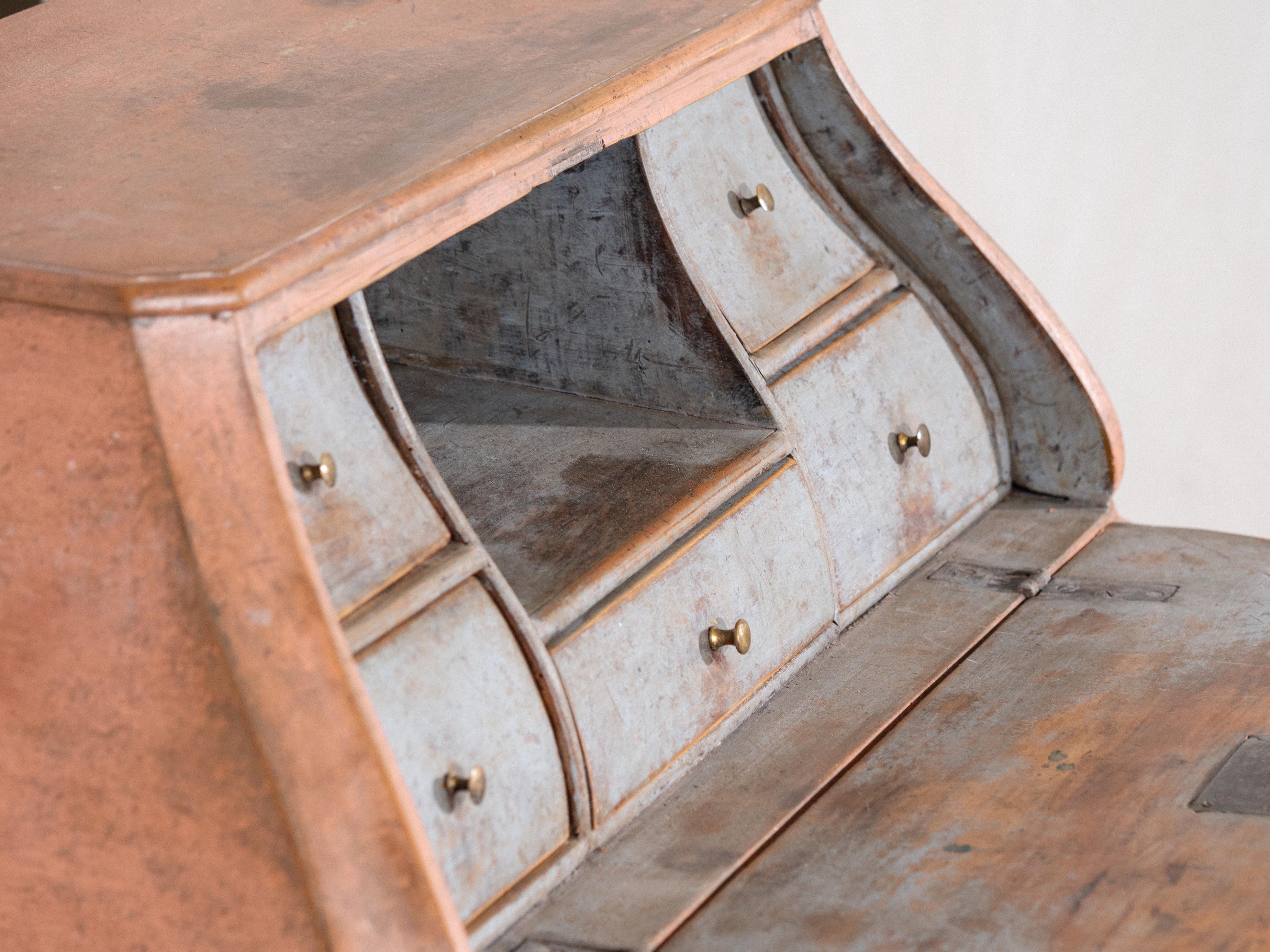 Exceptional wonderful Rococo bureau in original paint and hardware, circa 1710. in vendita 4