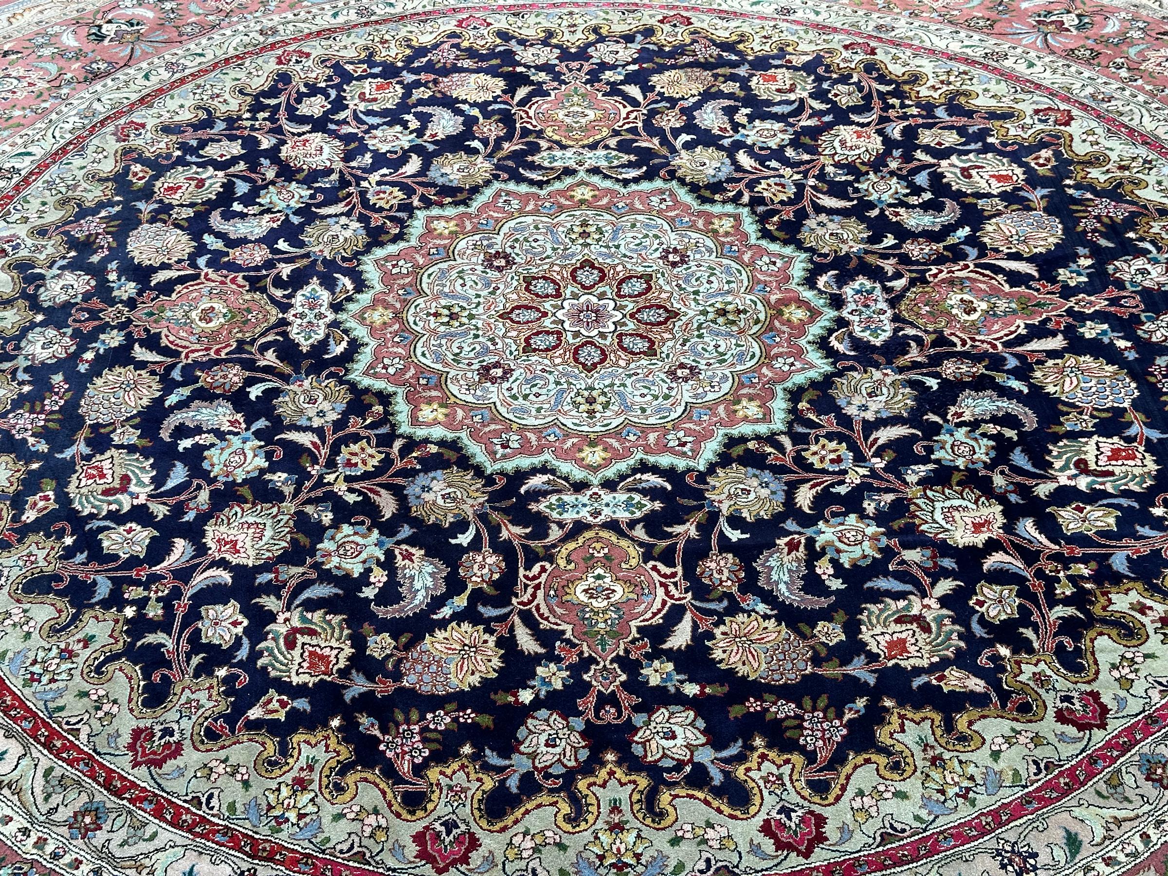 Außergewöhnliche Wolle & Seide Tabriz Teppich 298cmx298cm Feine persische Teppich 10x10 Runde (Persisch) im Angebot