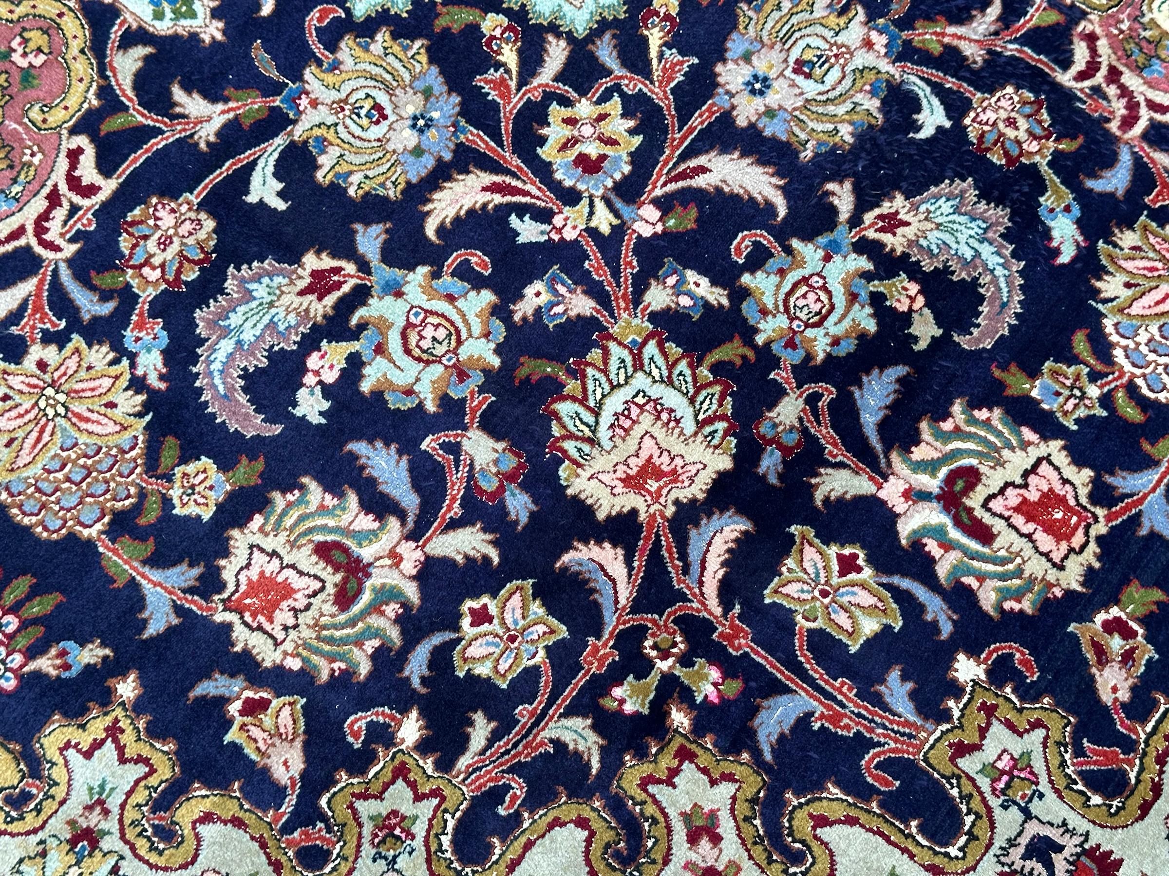 Außergewöhnliche Wolle & Seide Tabriz Teppich 298cmx298cm Feine persische Teppich 10x10 Runde (20. Jahrhundert) im Angebot