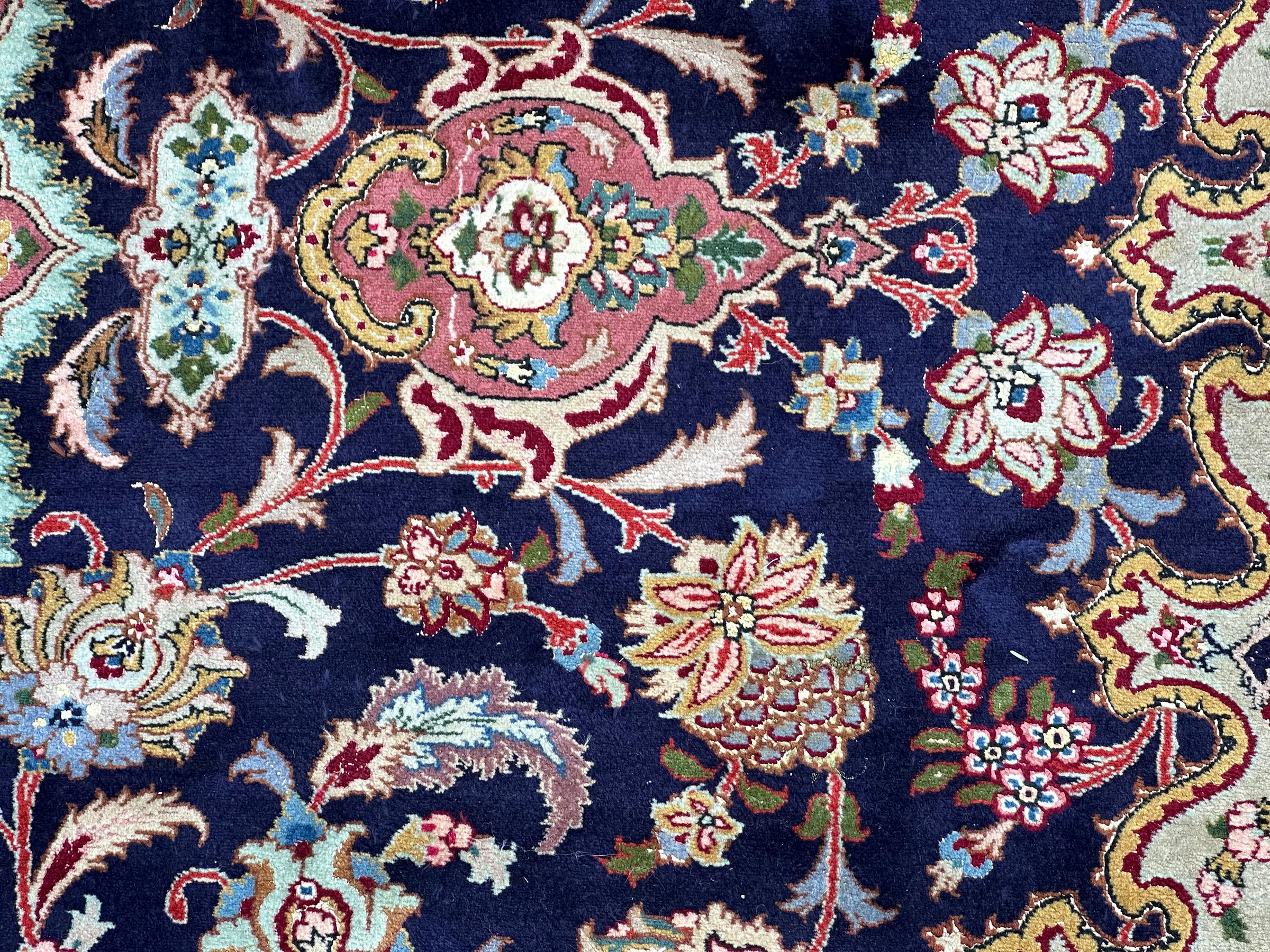 Außergewöhnliche Wolle & Seide Tabriz Teppich 298cmx298cm Feine persische Teppich 10x10 Runde im Angebot 3