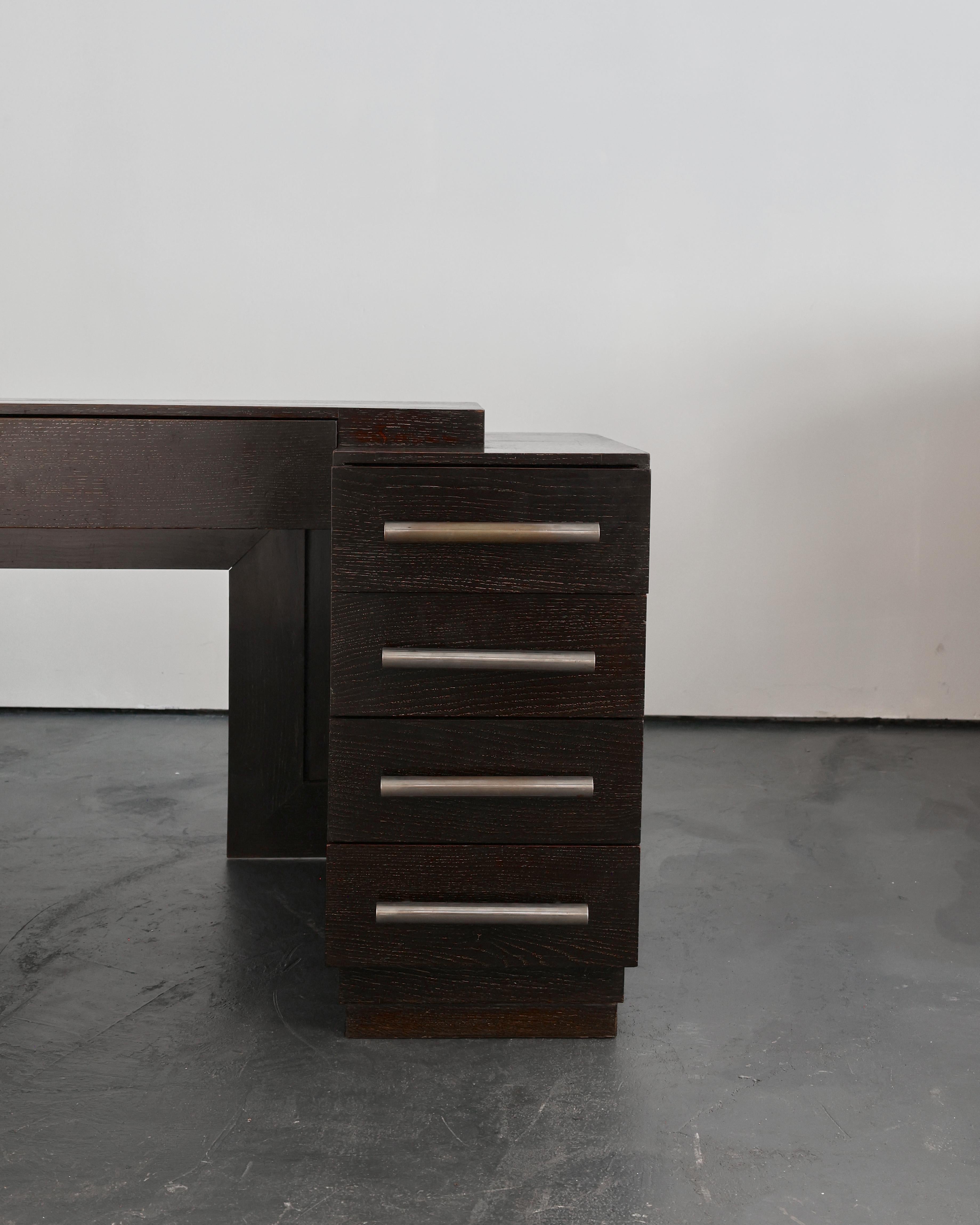 Eccezionale scrivania XL in rovere sbiancato modernista/decò francese del 1930 in vendita 3