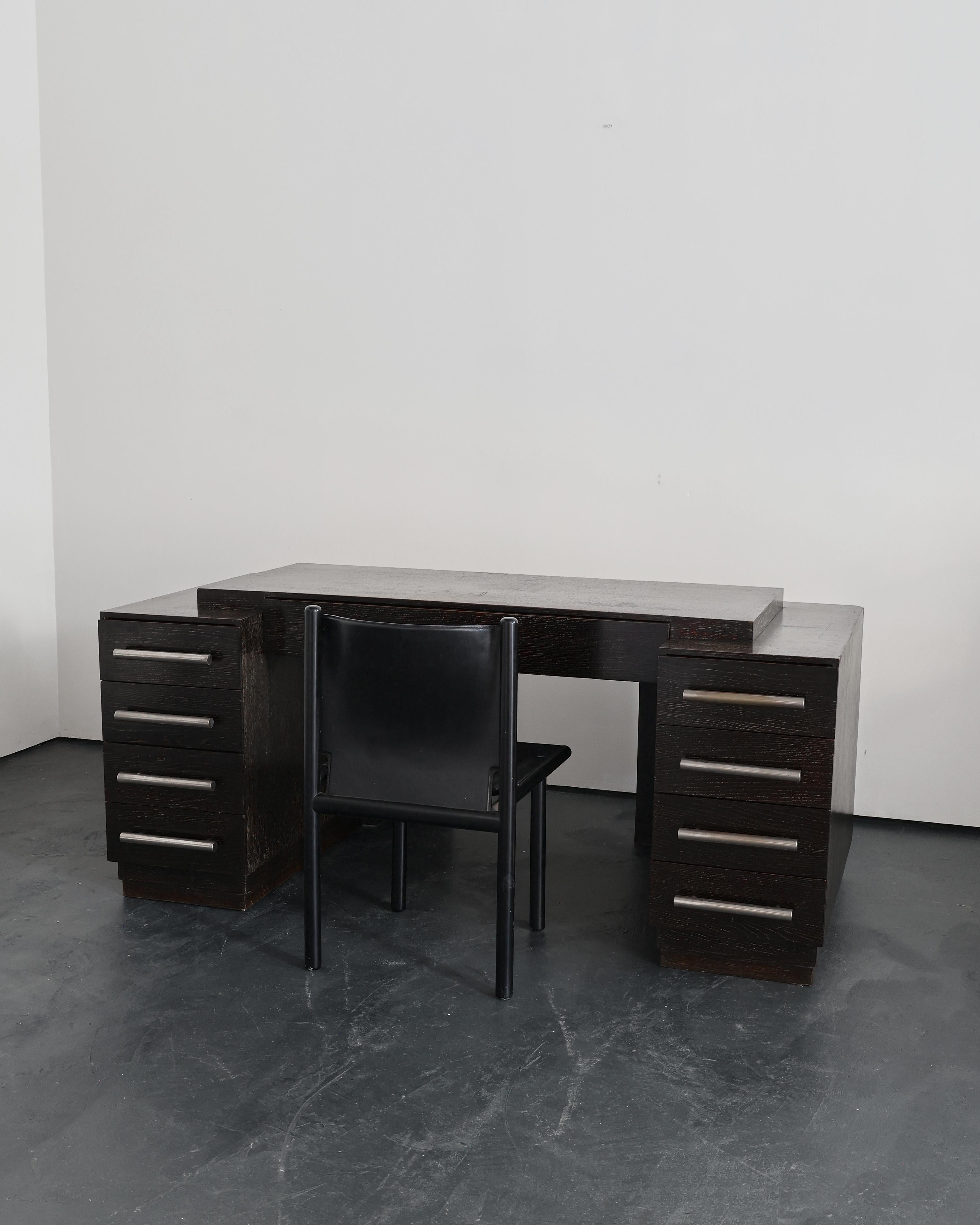 Eccezionale scrivania XL in rovere sbiancato modernista/decò francese del 1930 In condizioni buone in vendita a London, GB