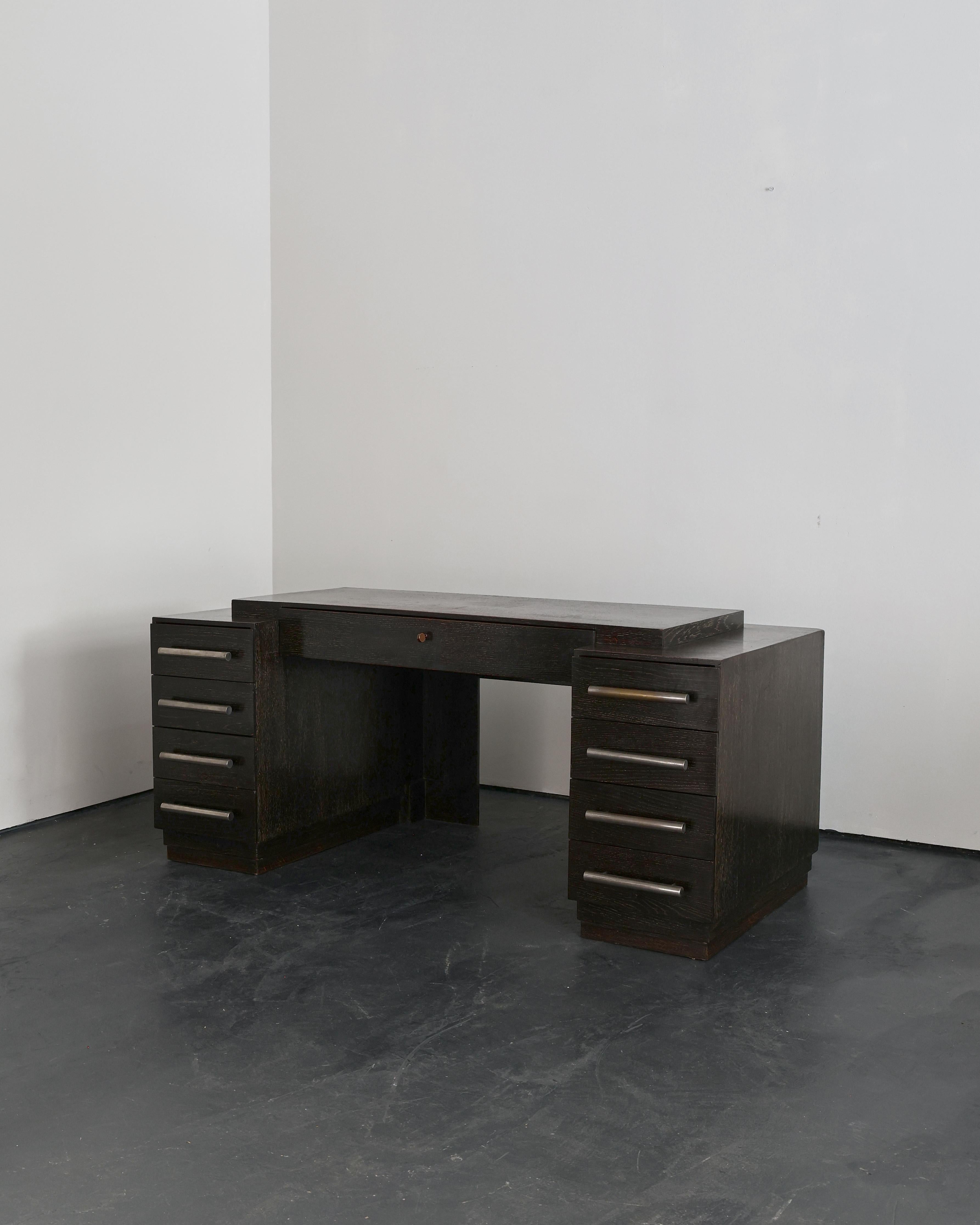 Metà XX secolo Eccezionale scrivania XL in rovere sbiancato modernista/decò francese del 1930 in vendita