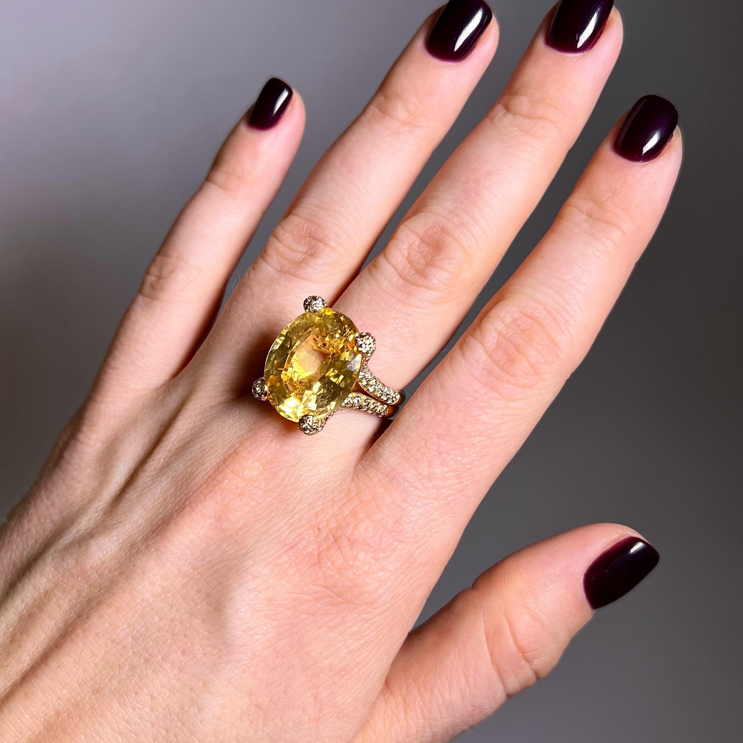Exceptional Yellow Sapphire and Diamond Ring in 18 Karat Yellow Gold 3