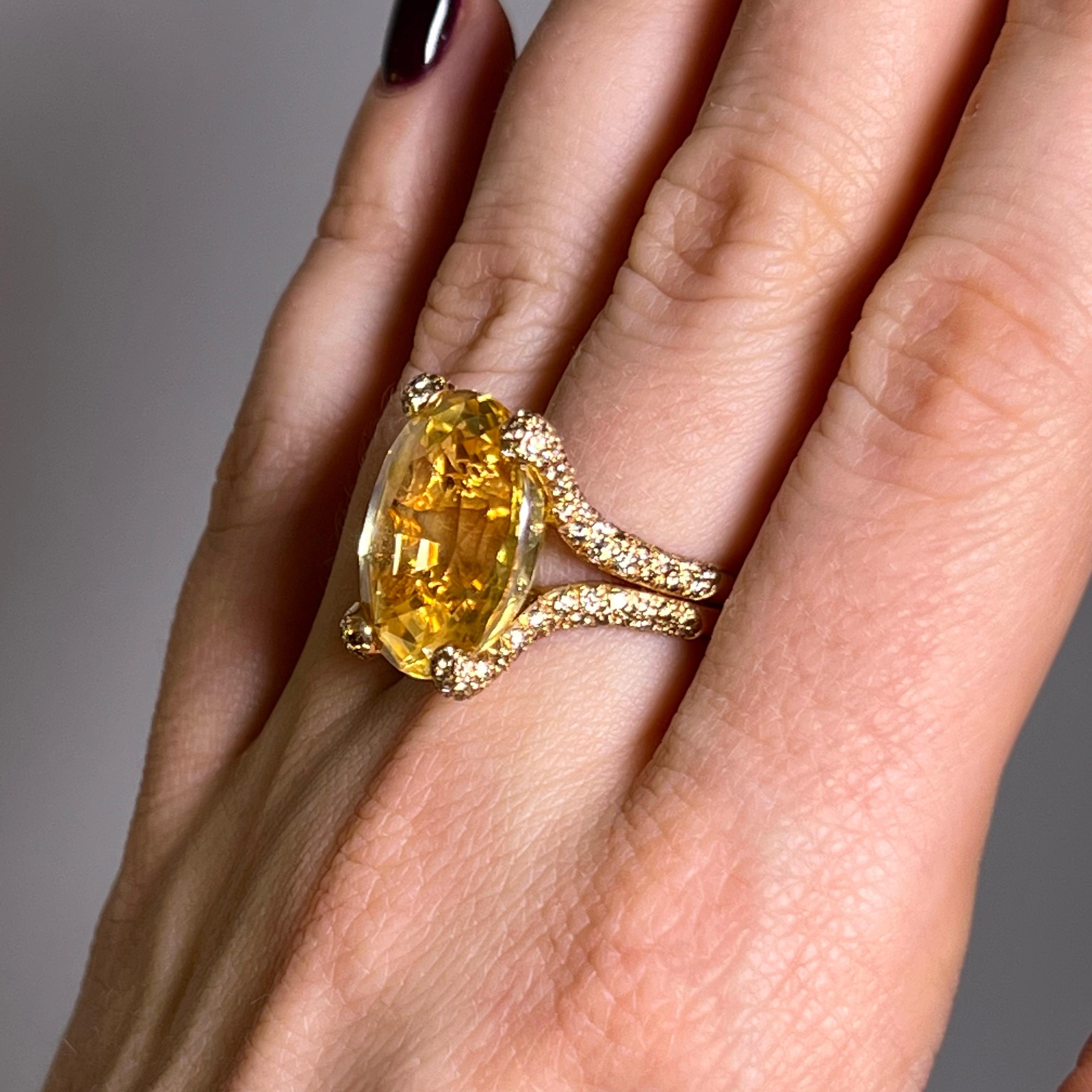 Exceptional Yellow Sapphire and Diamond Ring in 18 Karat Yellow Gold 4