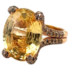 Exceptional Yellow Sapphire and Diamond Ring in 18 Karat Yellow Gold