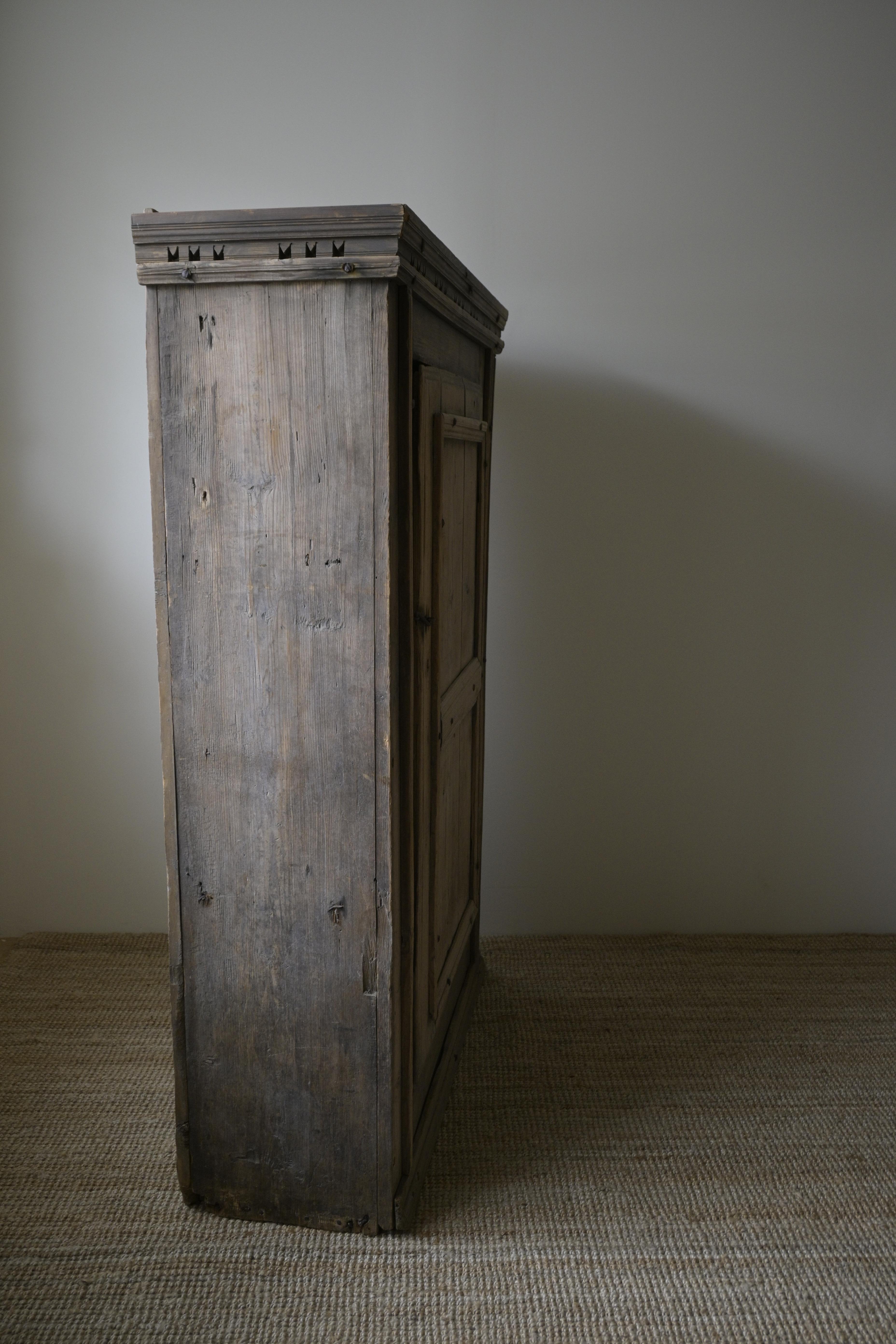 Exceptionally Early Swedish Primitive Cabinet, circa 1700–1730 For Sale 13