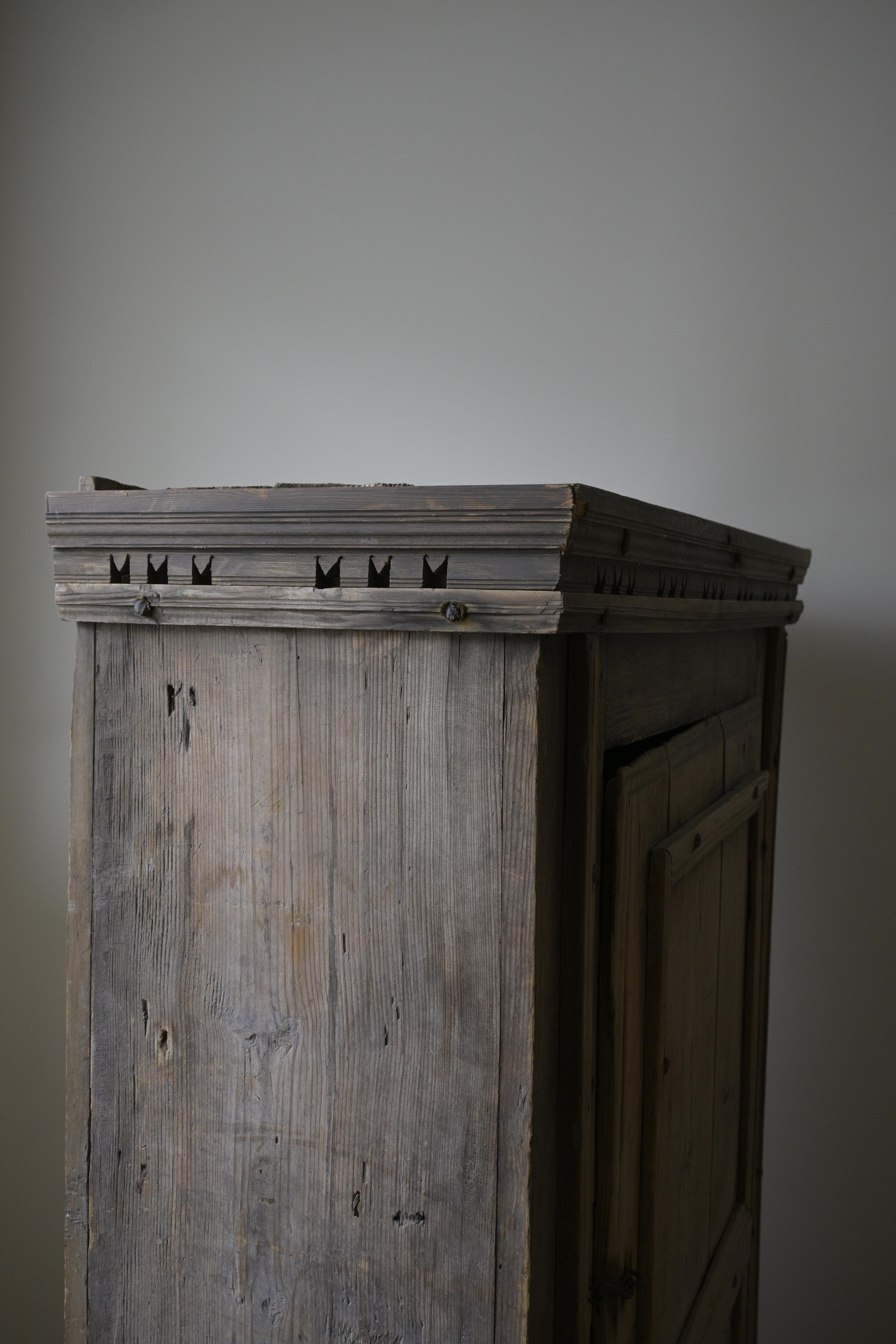 Exceptionally Early Swedish Primitive Cabinet, circa 1700–1730 For Sale 14
