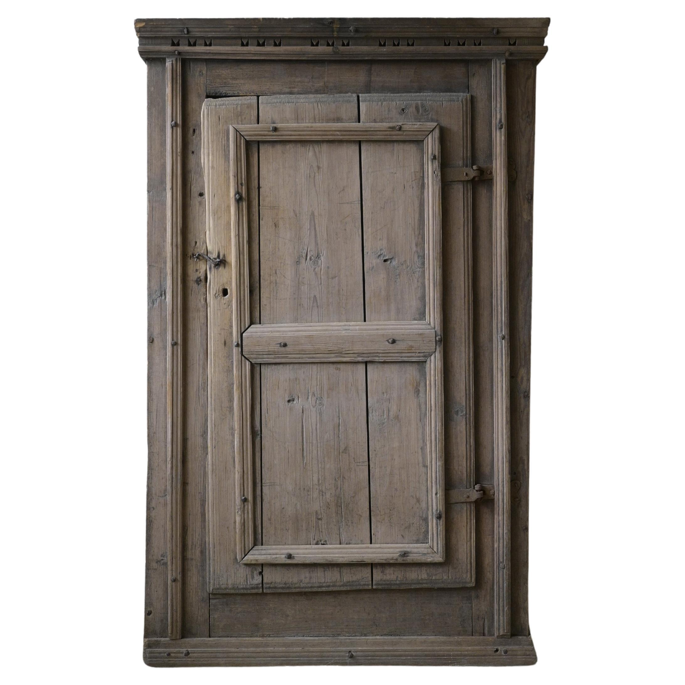 Außergewöhnlich früher schwedischer Primitiv-Schrank, um 1700-1730