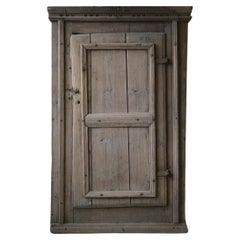 Außergewöhnlich früher schwedischer Primitiv-Schrank, um 1700-1730