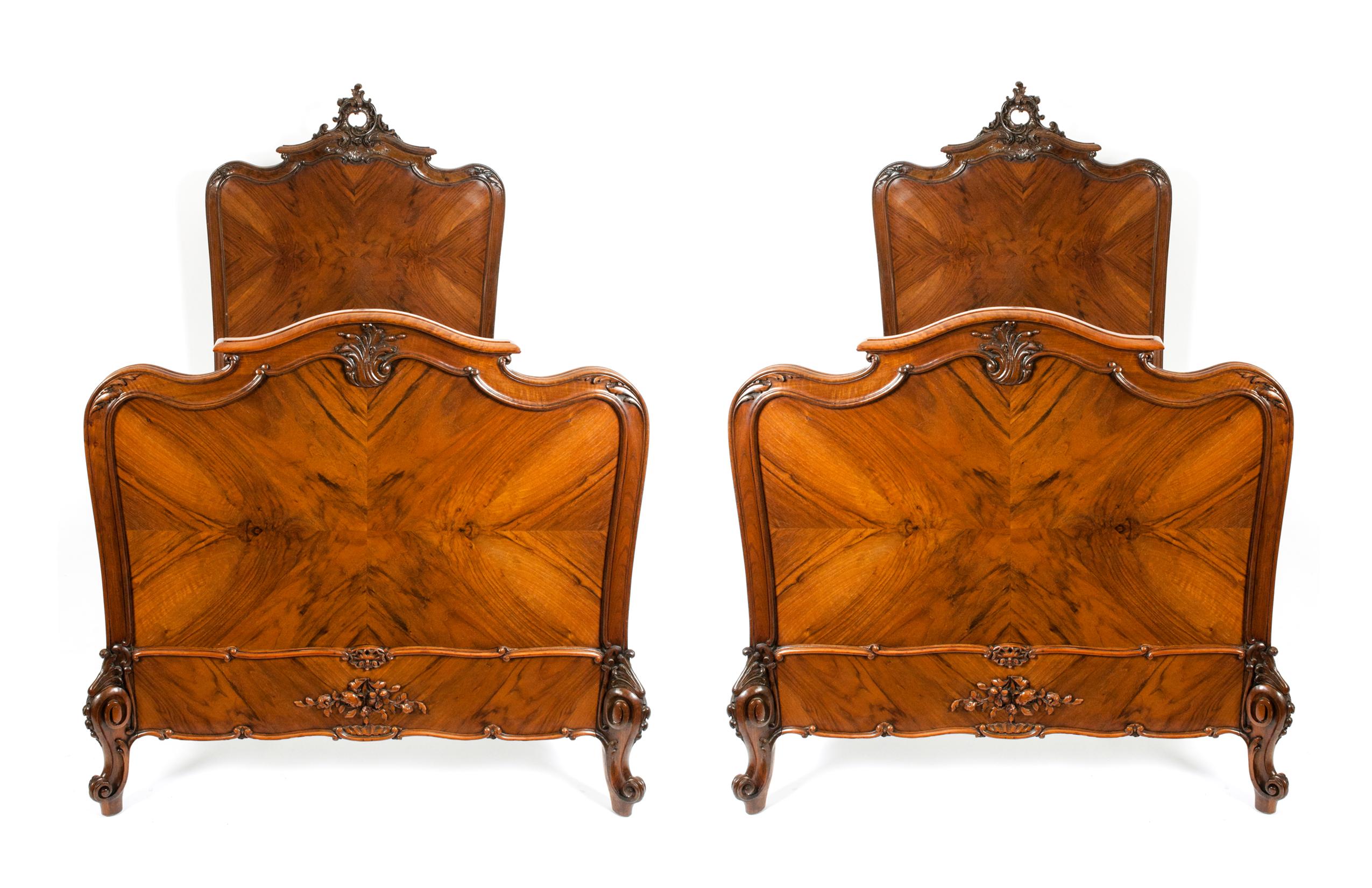 Exceptionally Hand Carved Matching Pair Single Bed 6