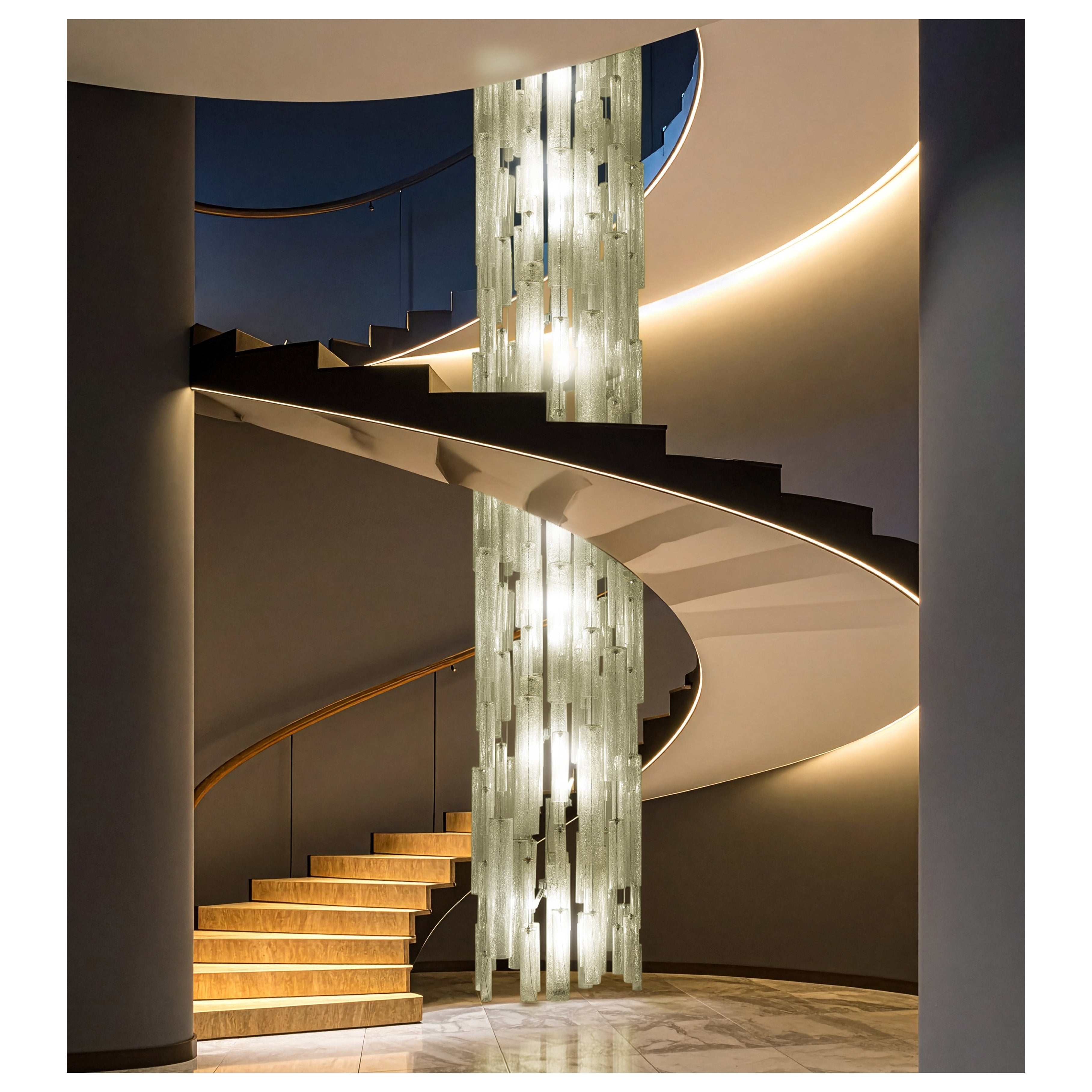 Lampadario da scala di Murano eccezionalmente grande e raro, realizzato su misura, Italia 2006. in vendita