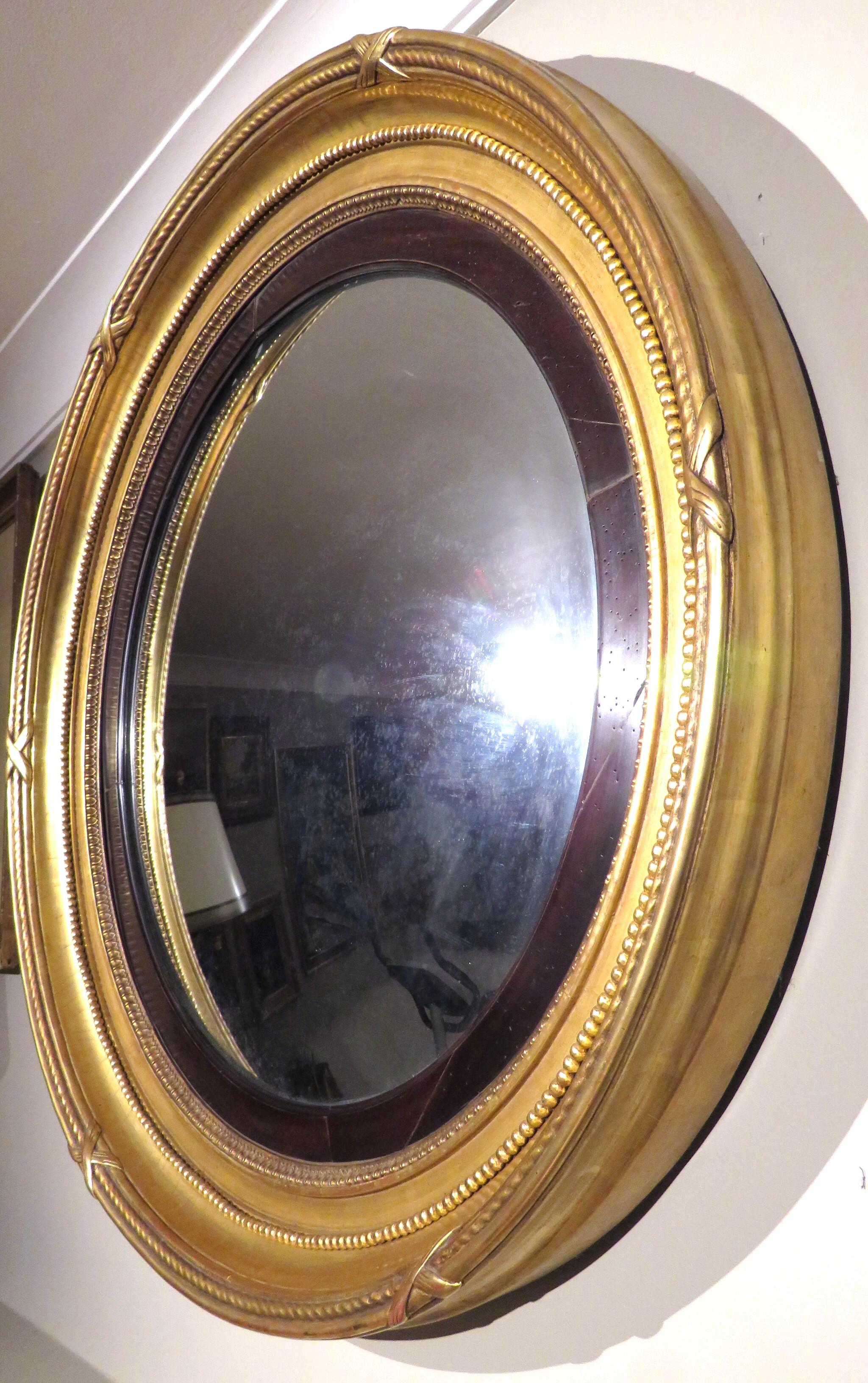 Außergewöhnlich großer georgianischer konvexer Bullseye-Spiegel aus vergoldetem Holz, englisch um 1820 (Vergoldet) im Angebot