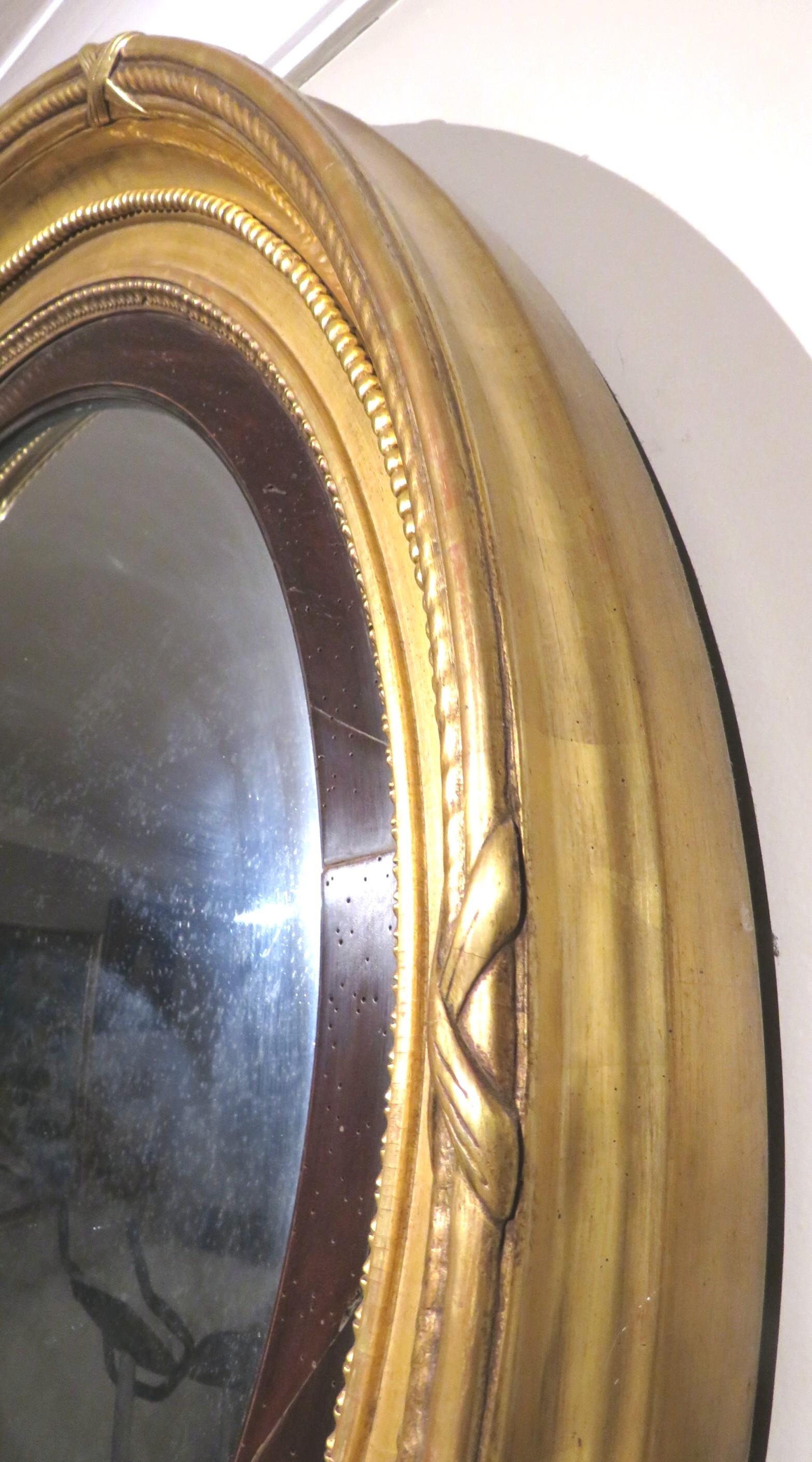 Außergewöhnlich großer georgianischer konvexer Bullseye-Spiegel aus vergoldetem Holz, englisch um 1820 (Vergoldetes Holz) im Angebot
